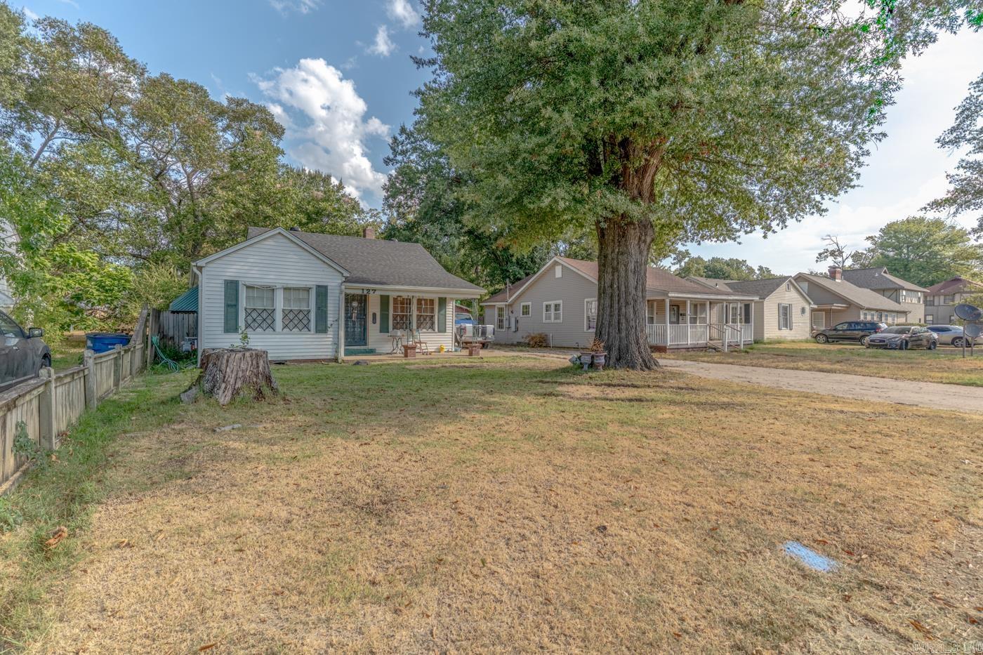 127 W Danner Avenue Property Photo 4