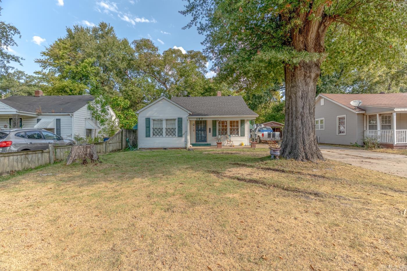 127 W Danner Avenue Property Photo 6