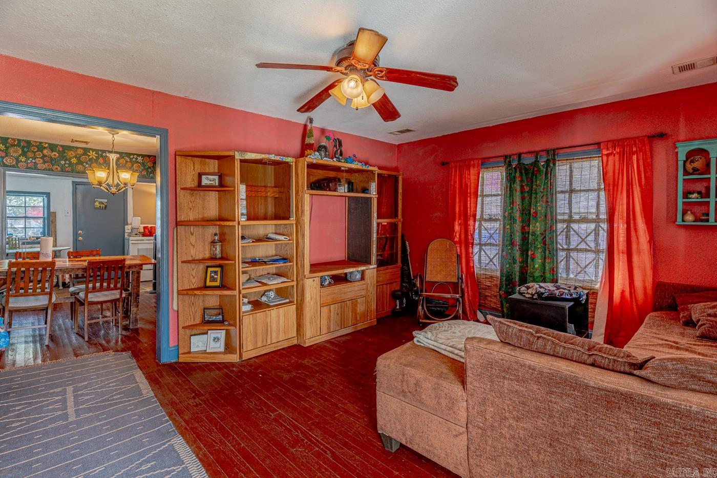 127 W Danner Avenue Property Photo 7