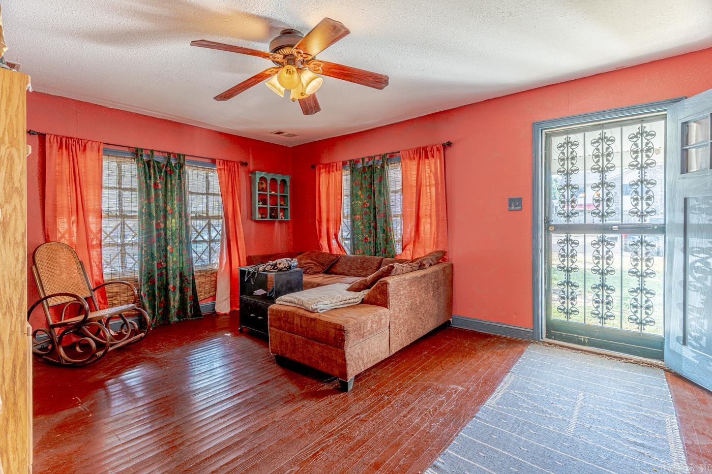 127 W Danner Avenue Property Photo 8