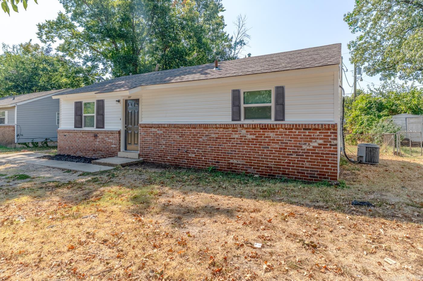 3207 Fairview Dr Property Photo 3