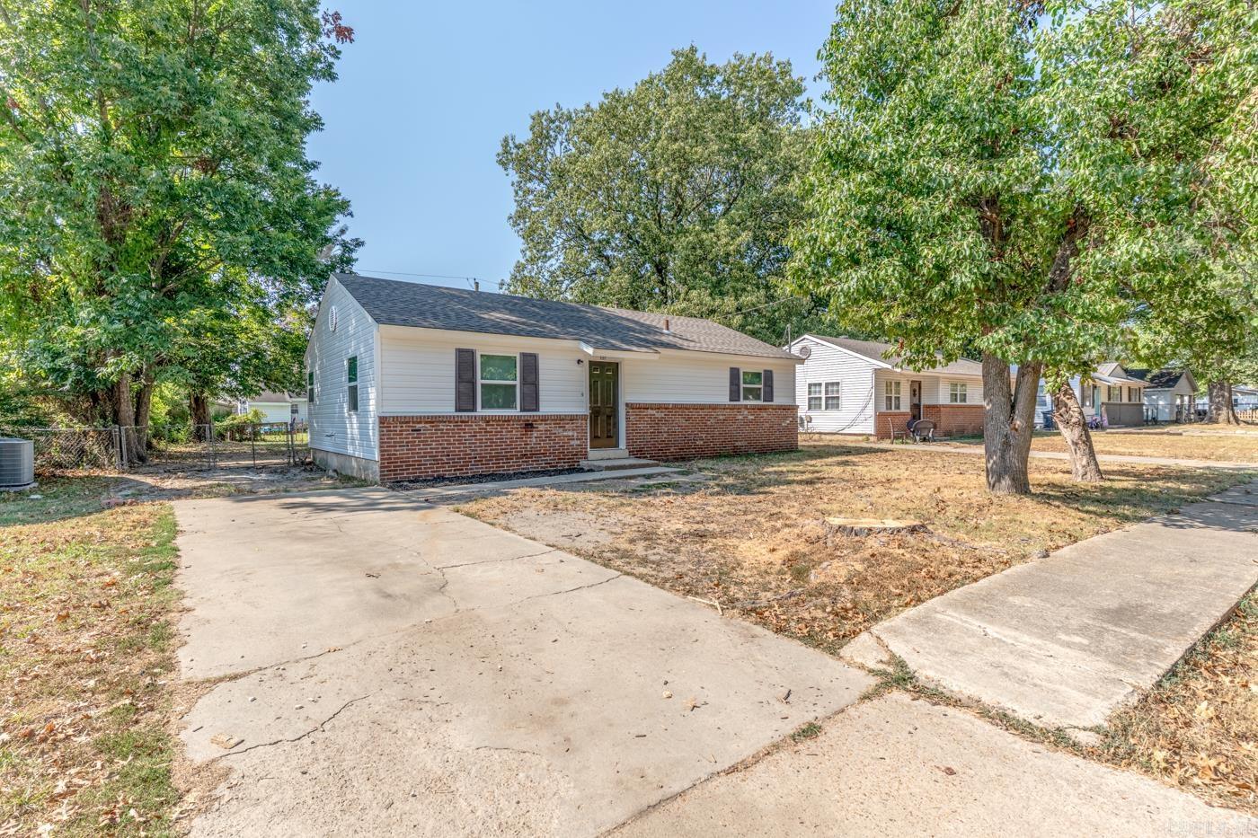 3207 Fairview Dr Property Photo 5