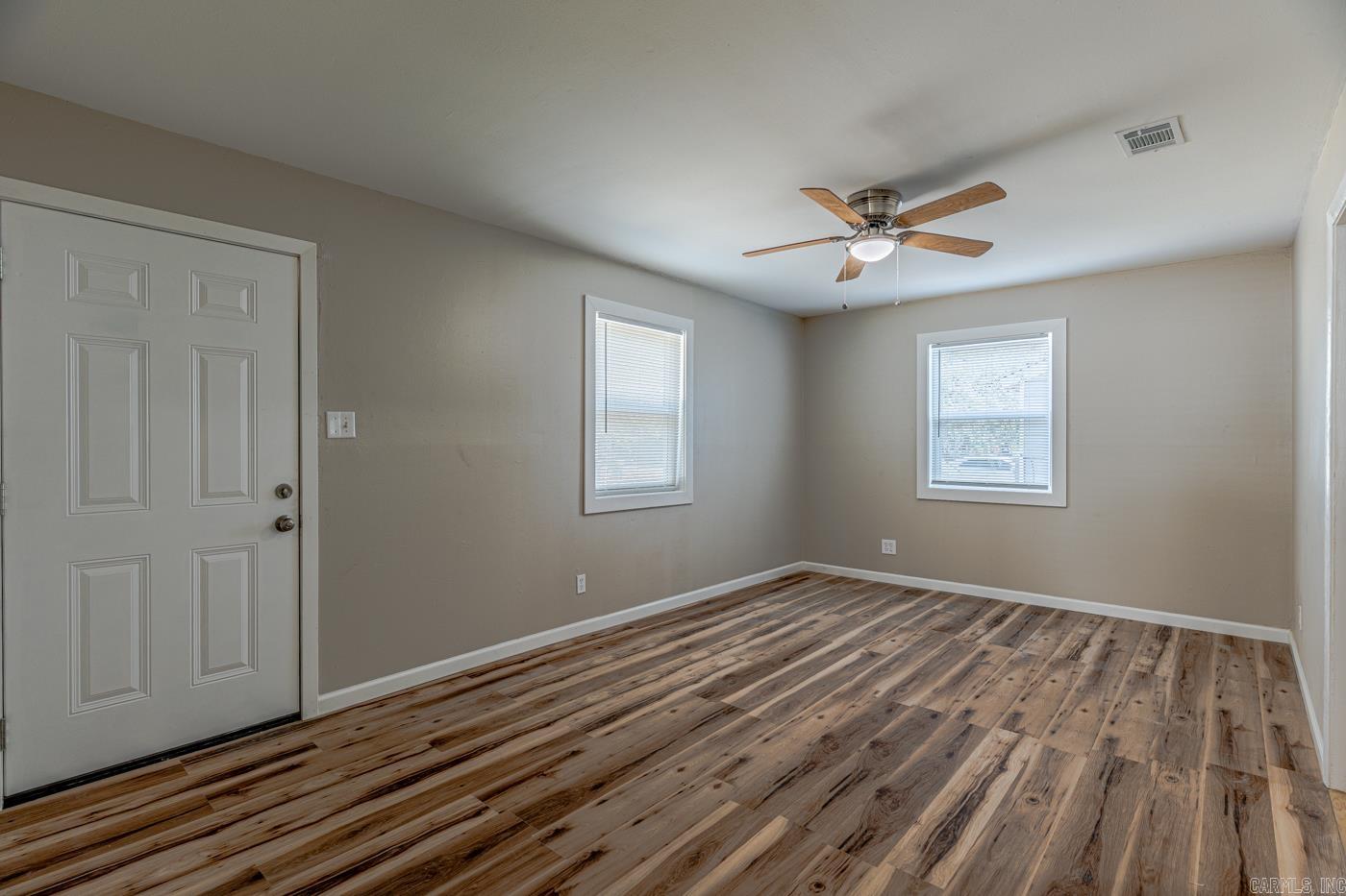 3207 Fairview Dr Property Photo 6