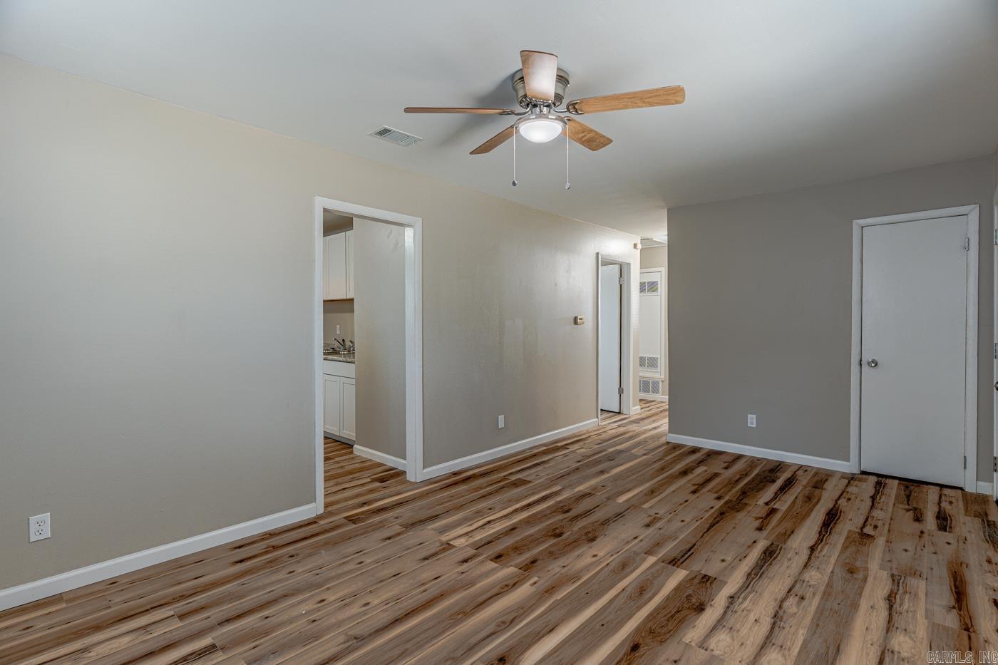 3207 Fairview Dr Property Photo 9