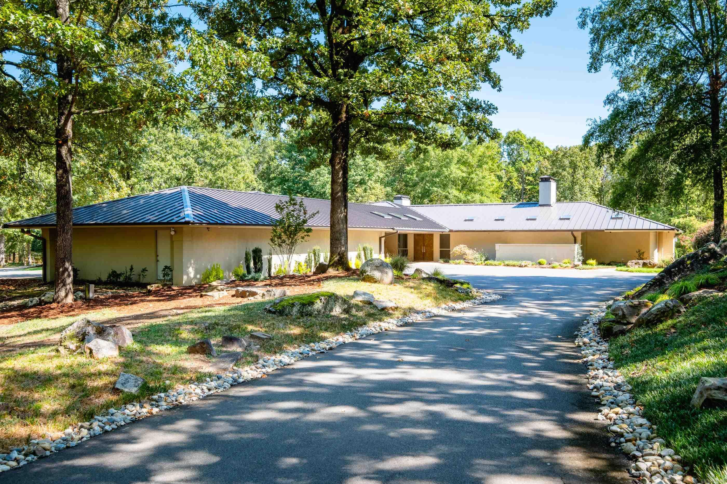 16 Iron Horse Road Property Photo 1