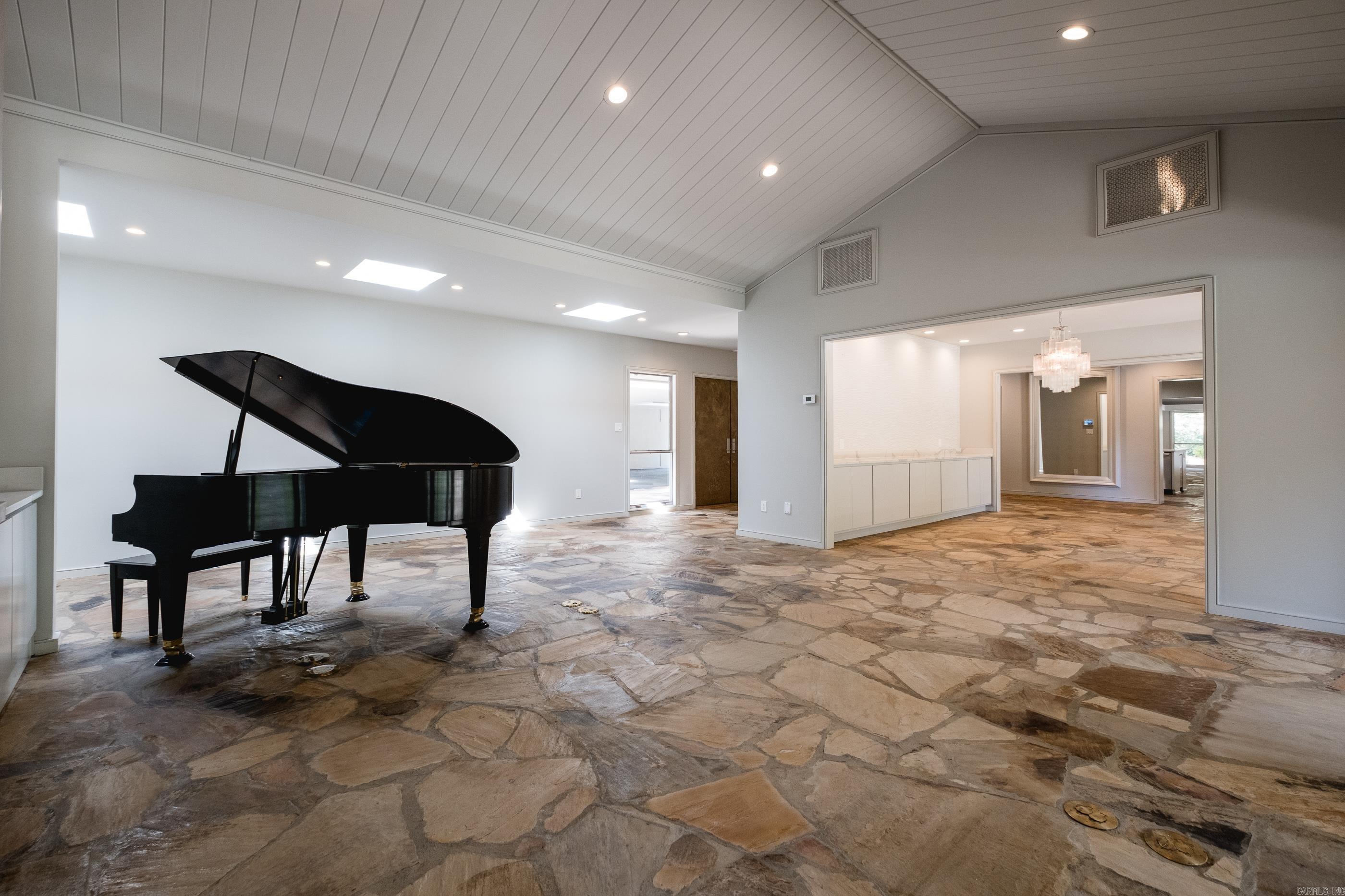 16 Iron Horse Road Property Photo 11