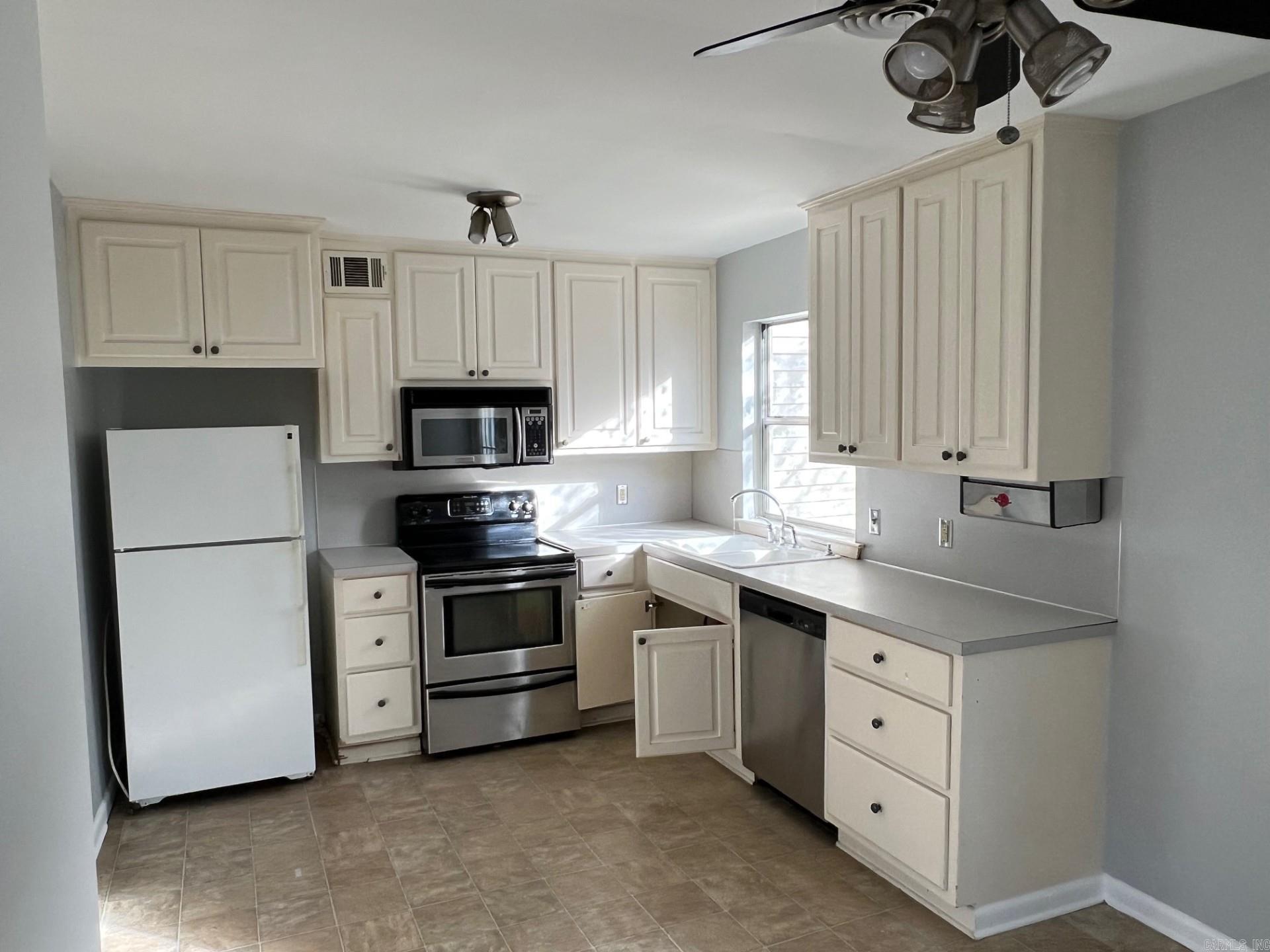 7219 Illinois Property Photo 5
