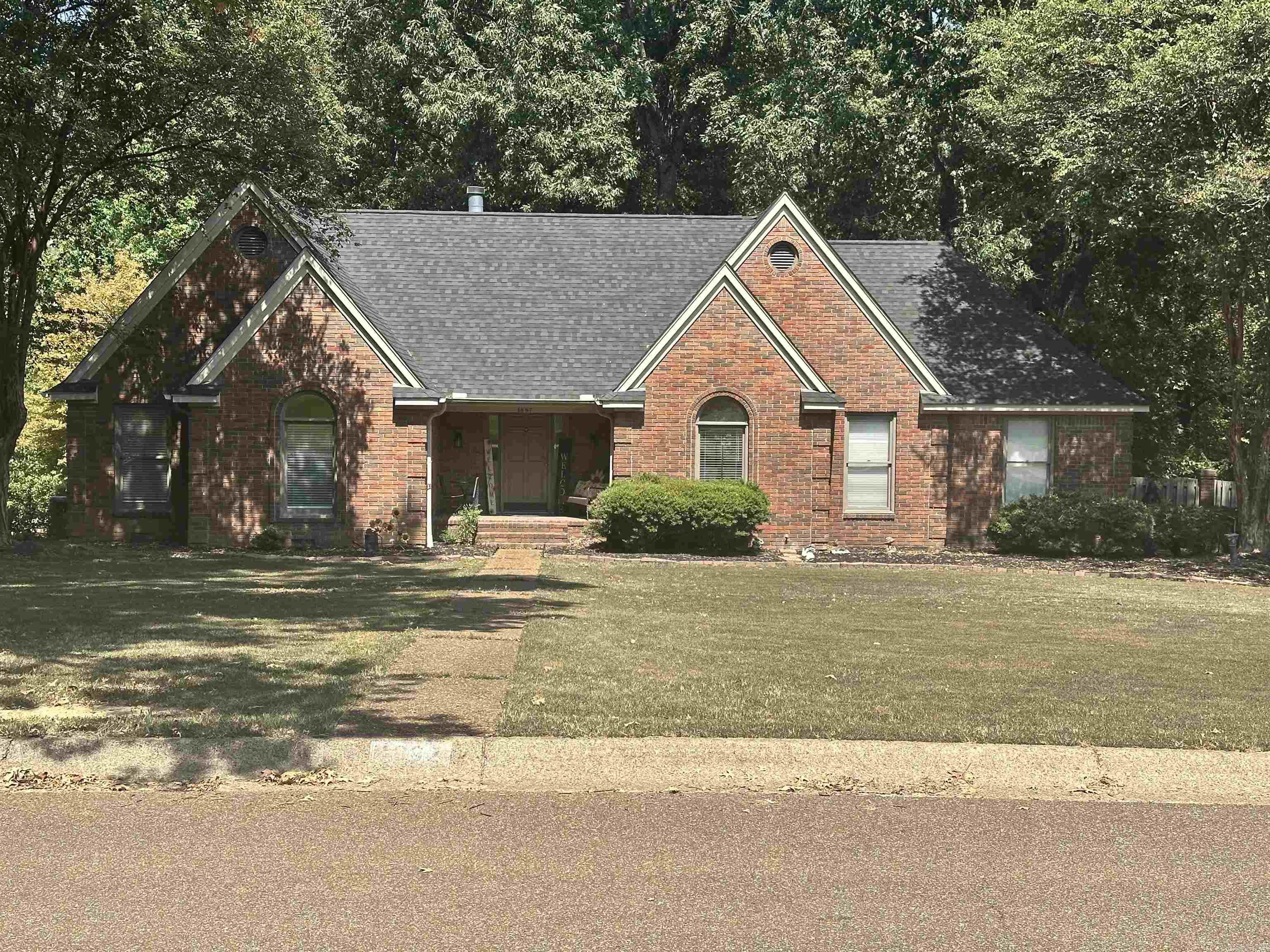 1887 Montrose Drive Property Photo 1