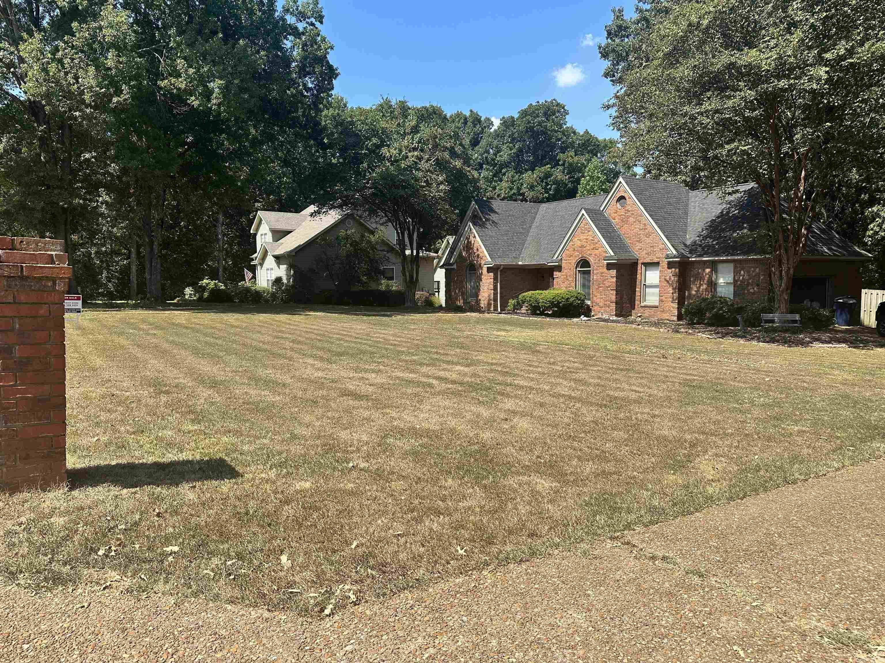 1887 Montrose Drive Property Photo 2