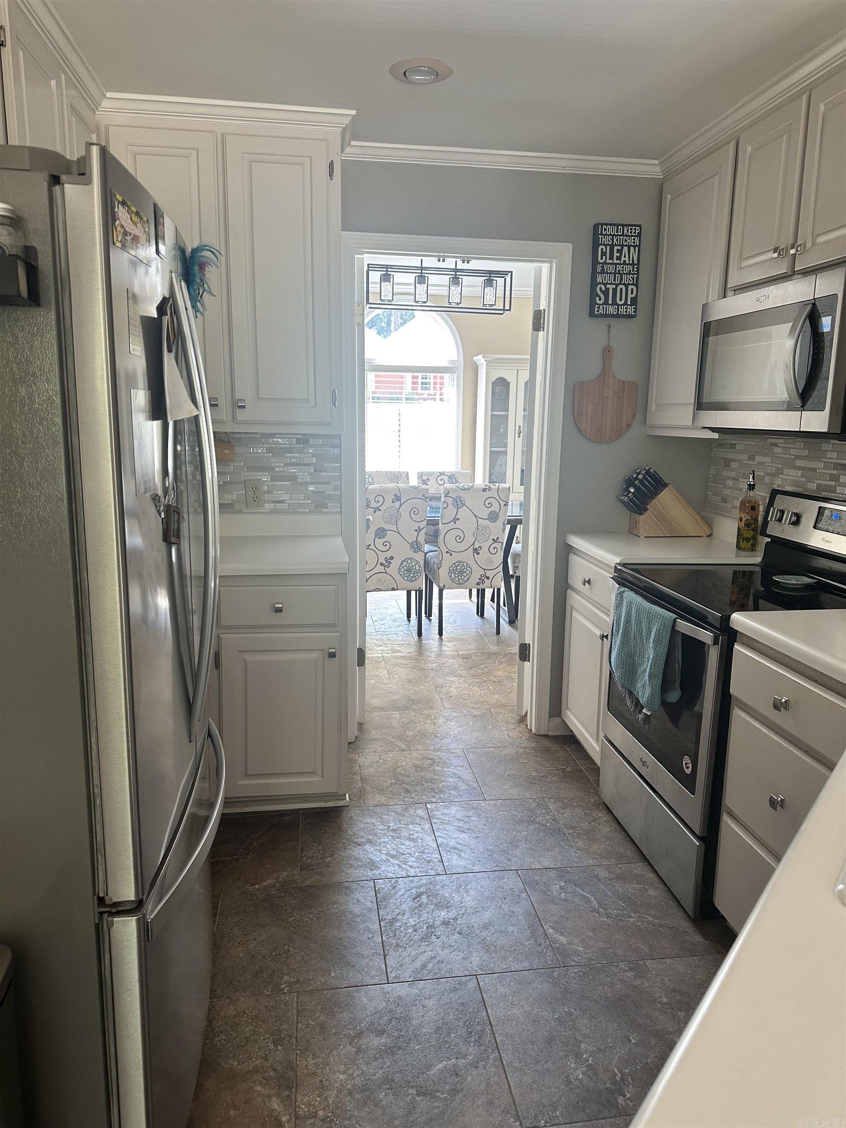 1887 Montrose Drive Property Photo 12