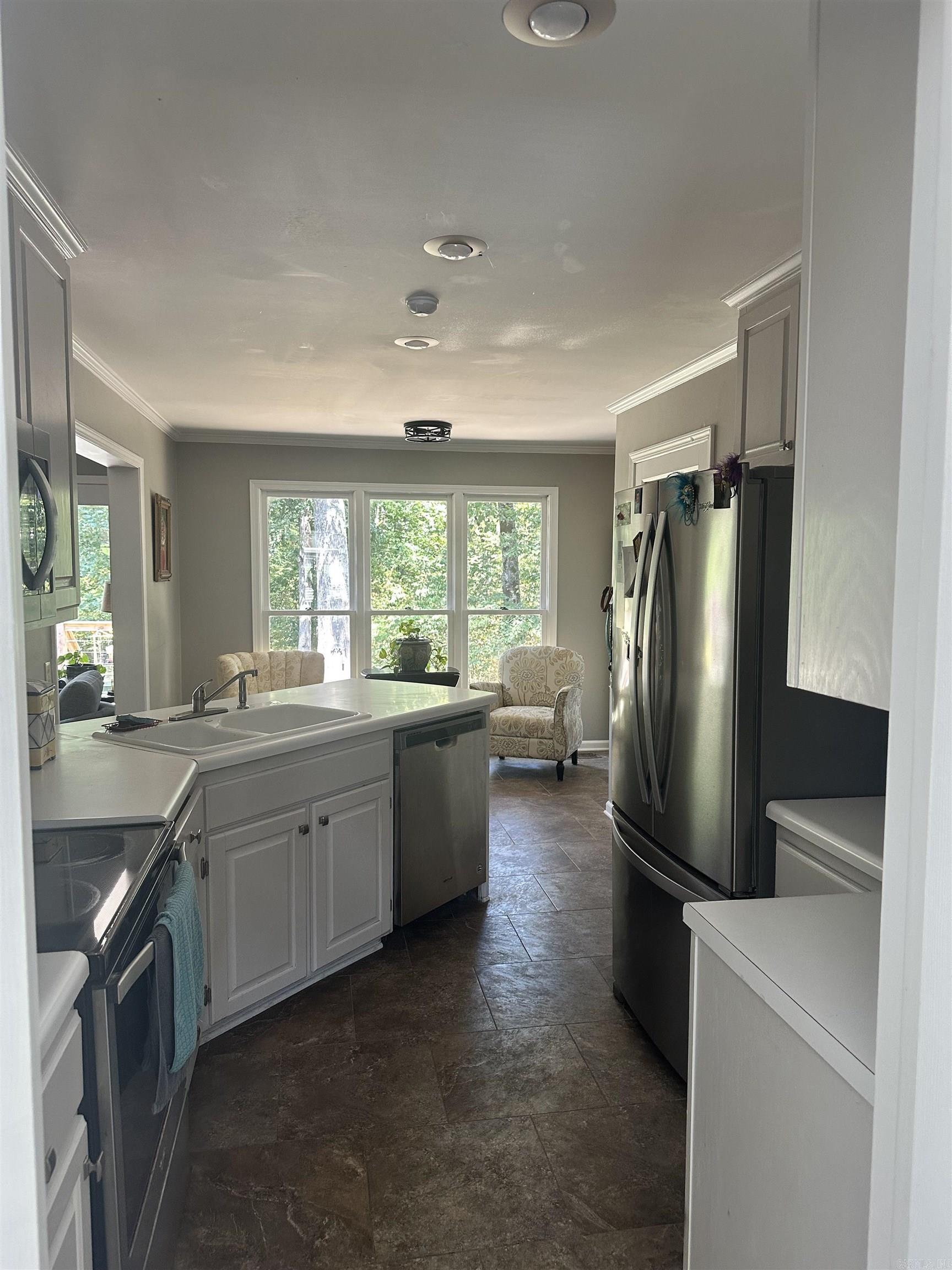 1887 Montrose Drive Property Photo 13