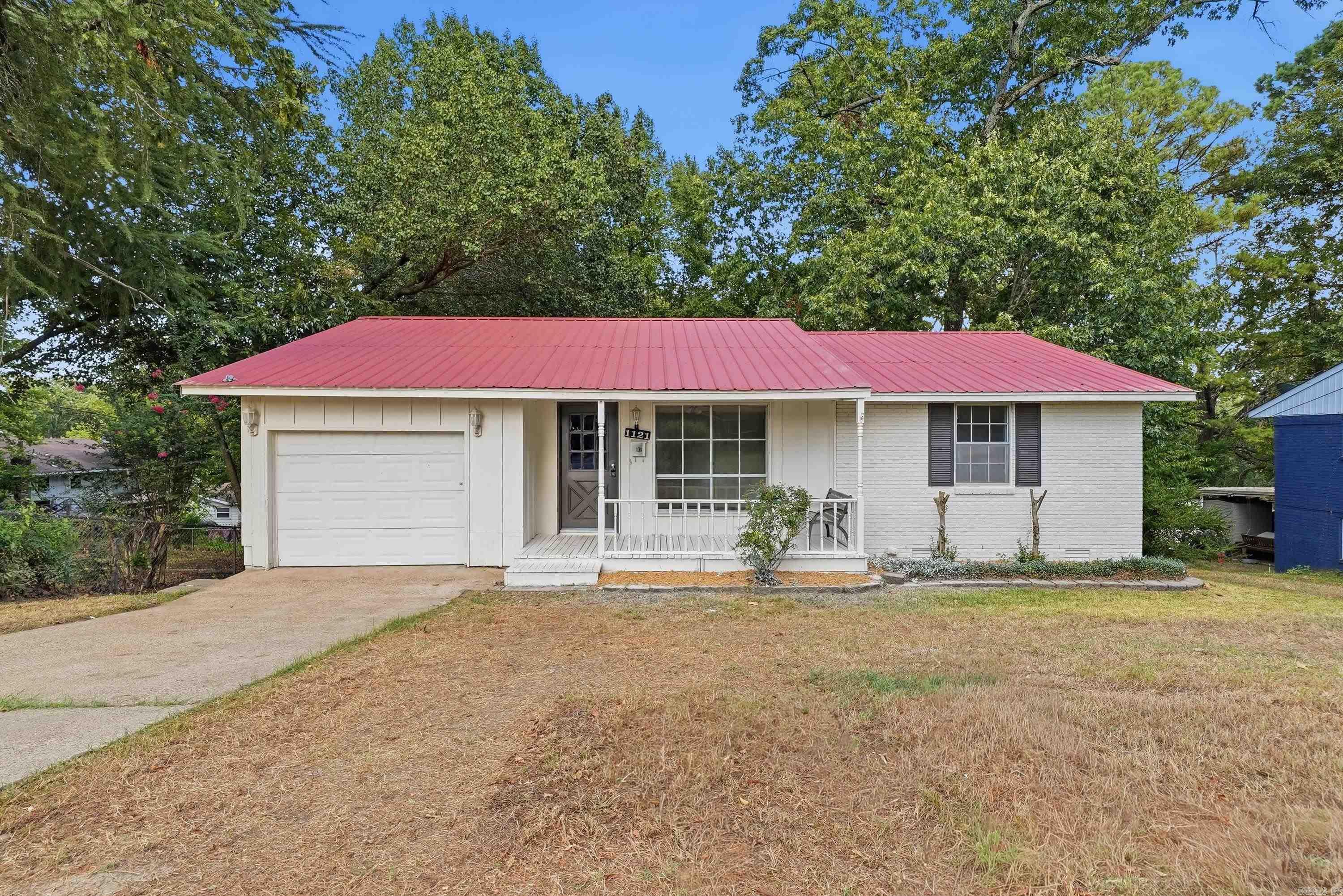 1121 Scenic Way Property Photo 1