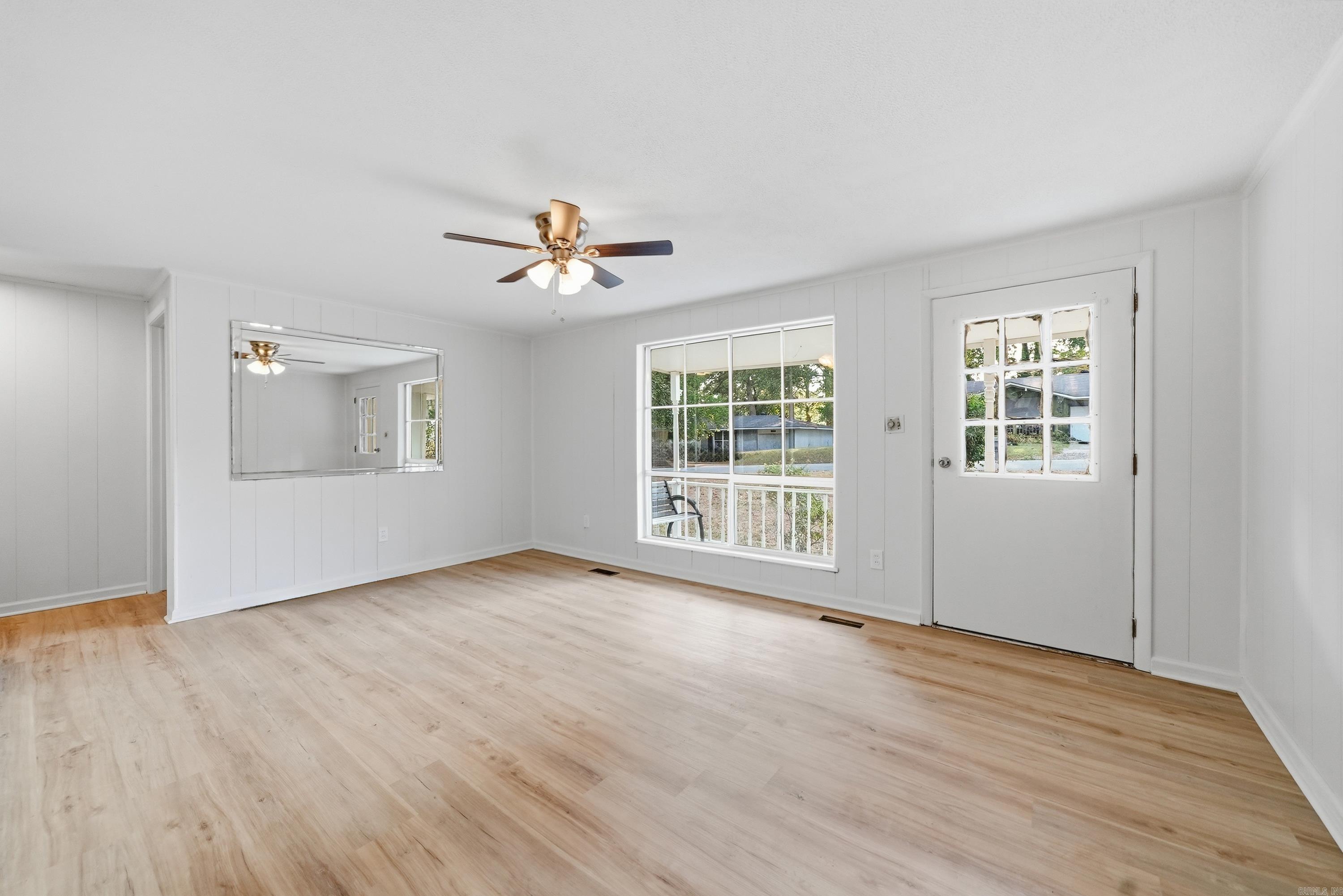 1121 Scenic Way Property Photo 5