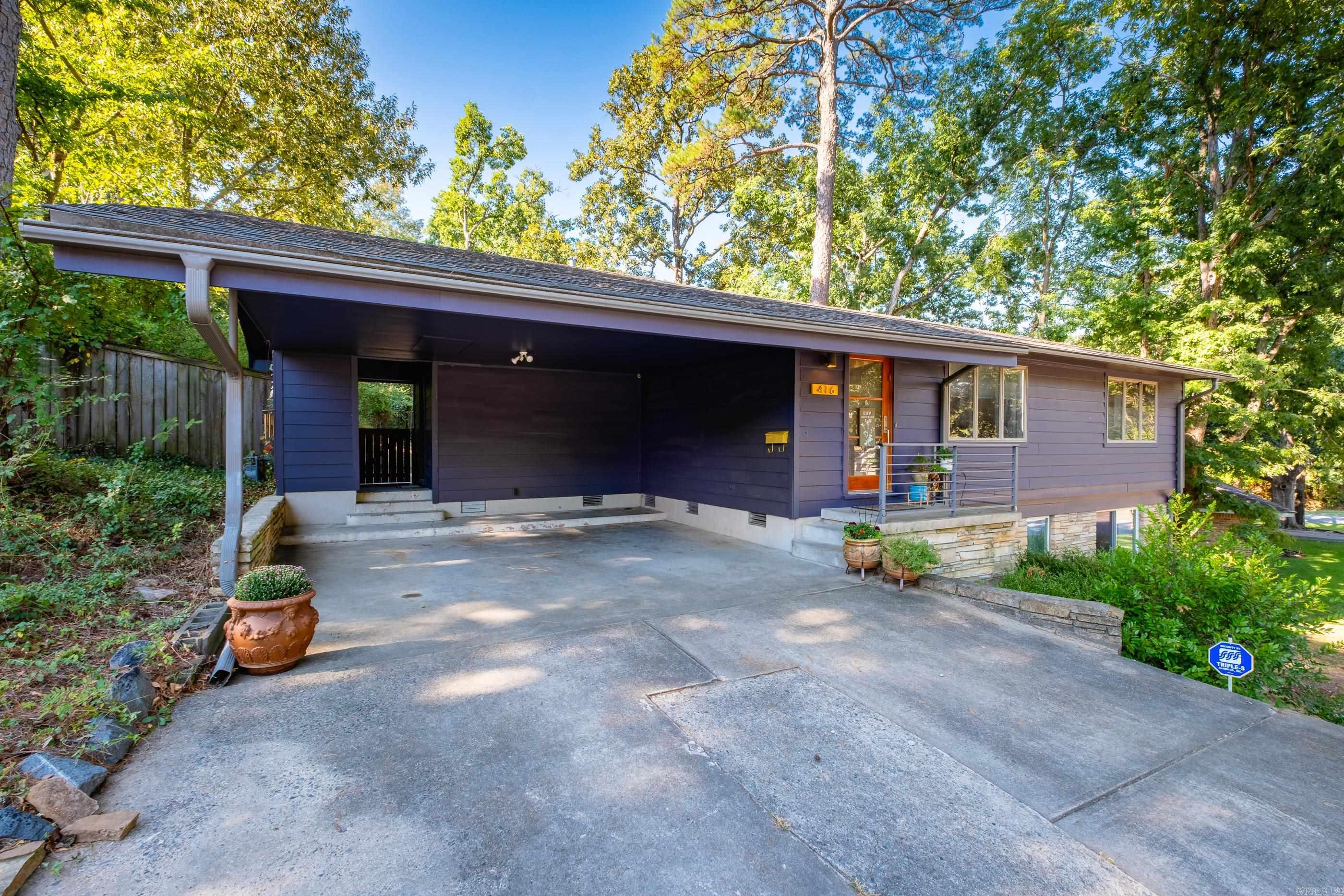416 Del Rio Property Photo 3