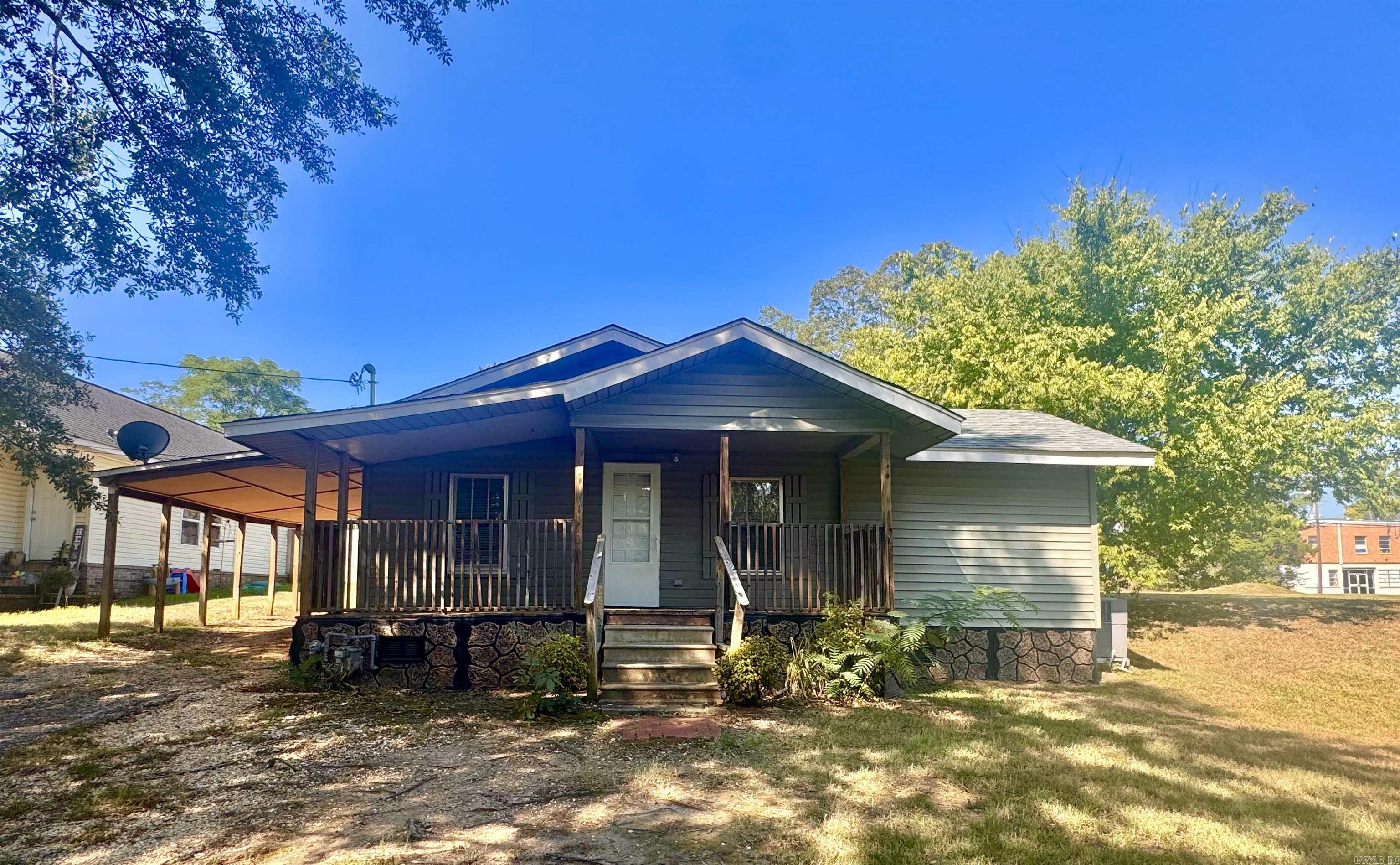207 N Spring Street Property Photo 1