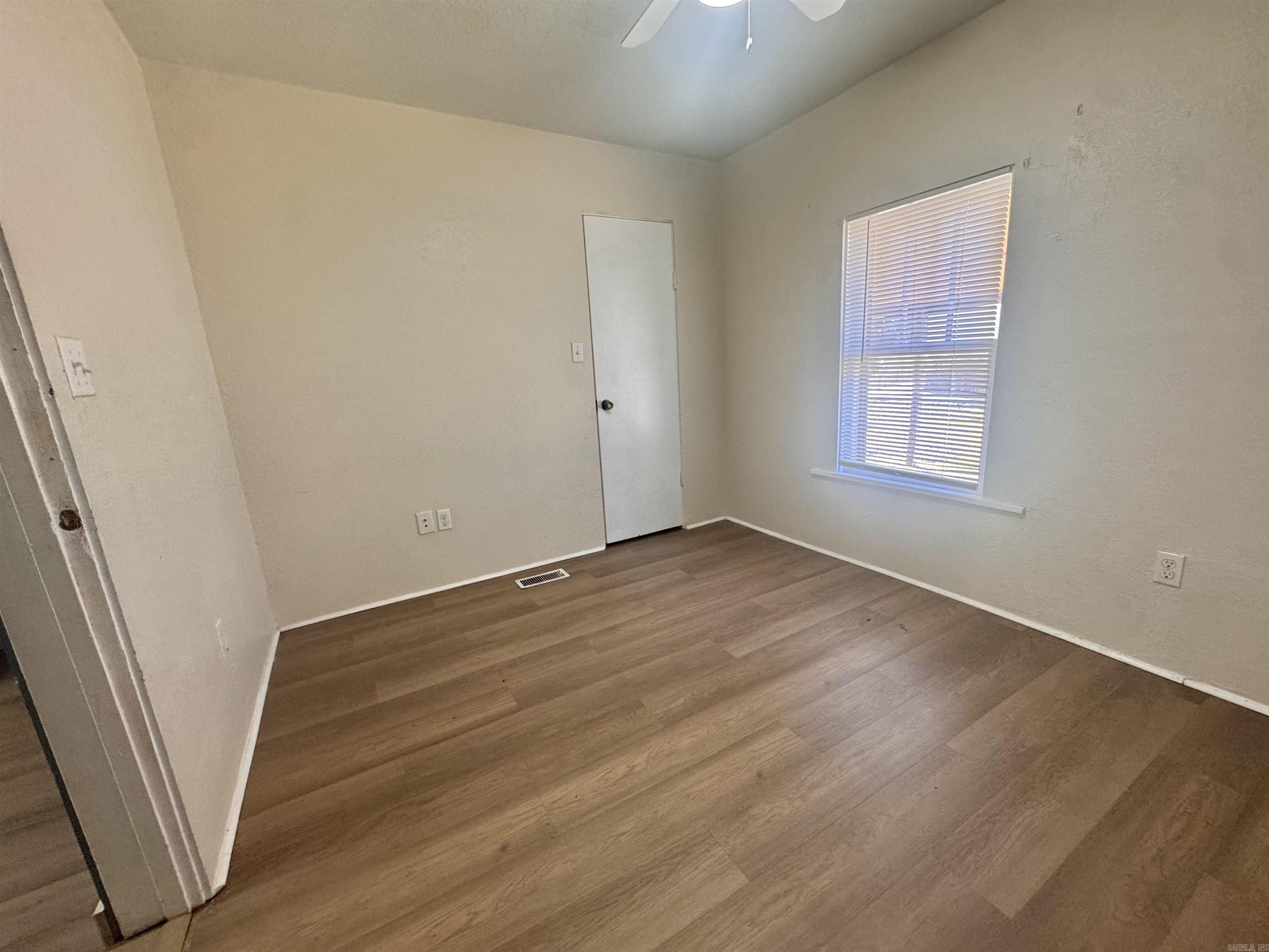 207 N Spring Street Property Photo 8