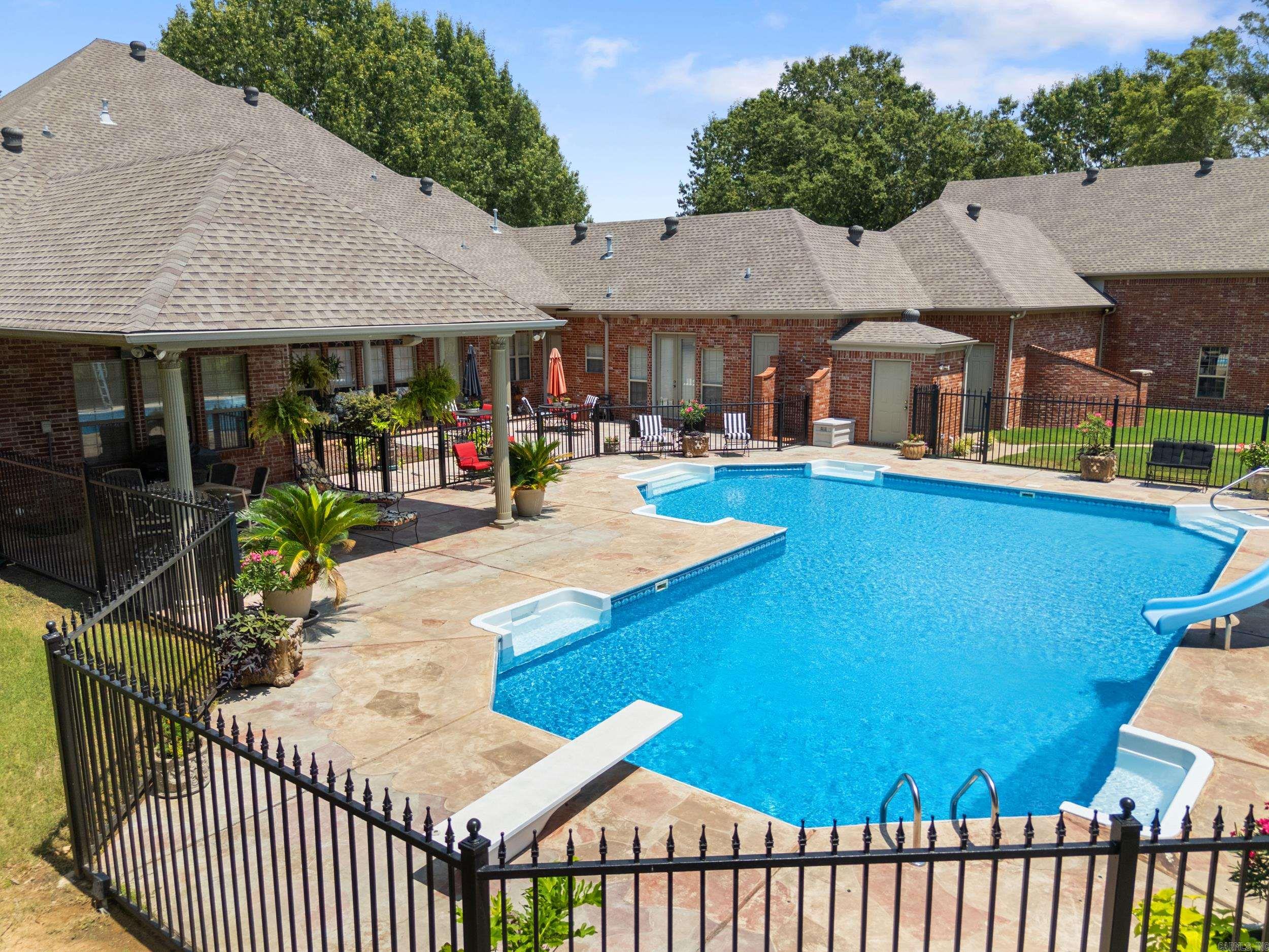 5 Westin Drive Property Photo 2