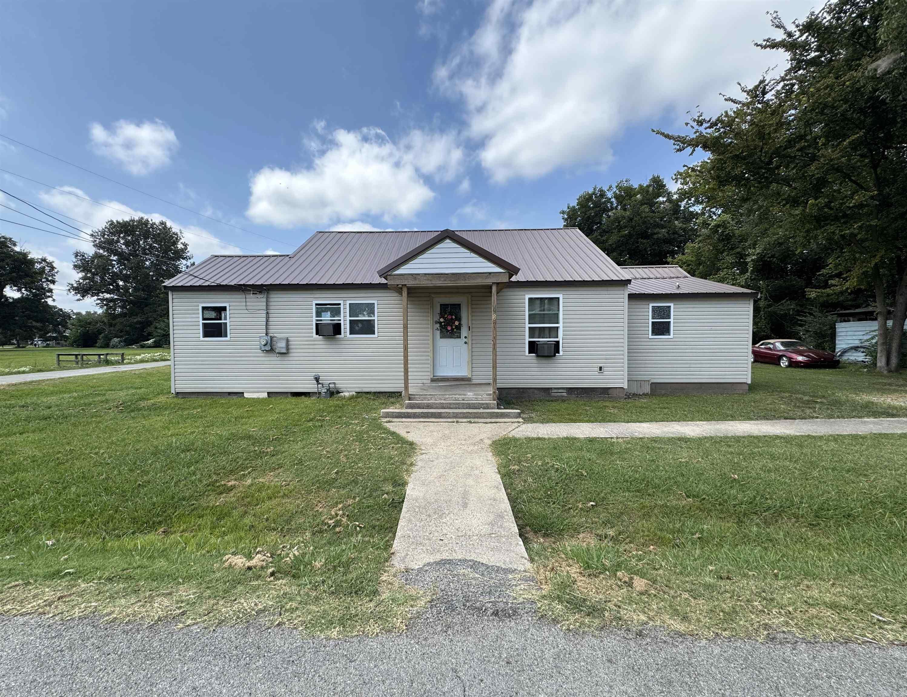 487 S Garfield Avenue Property Photo 1