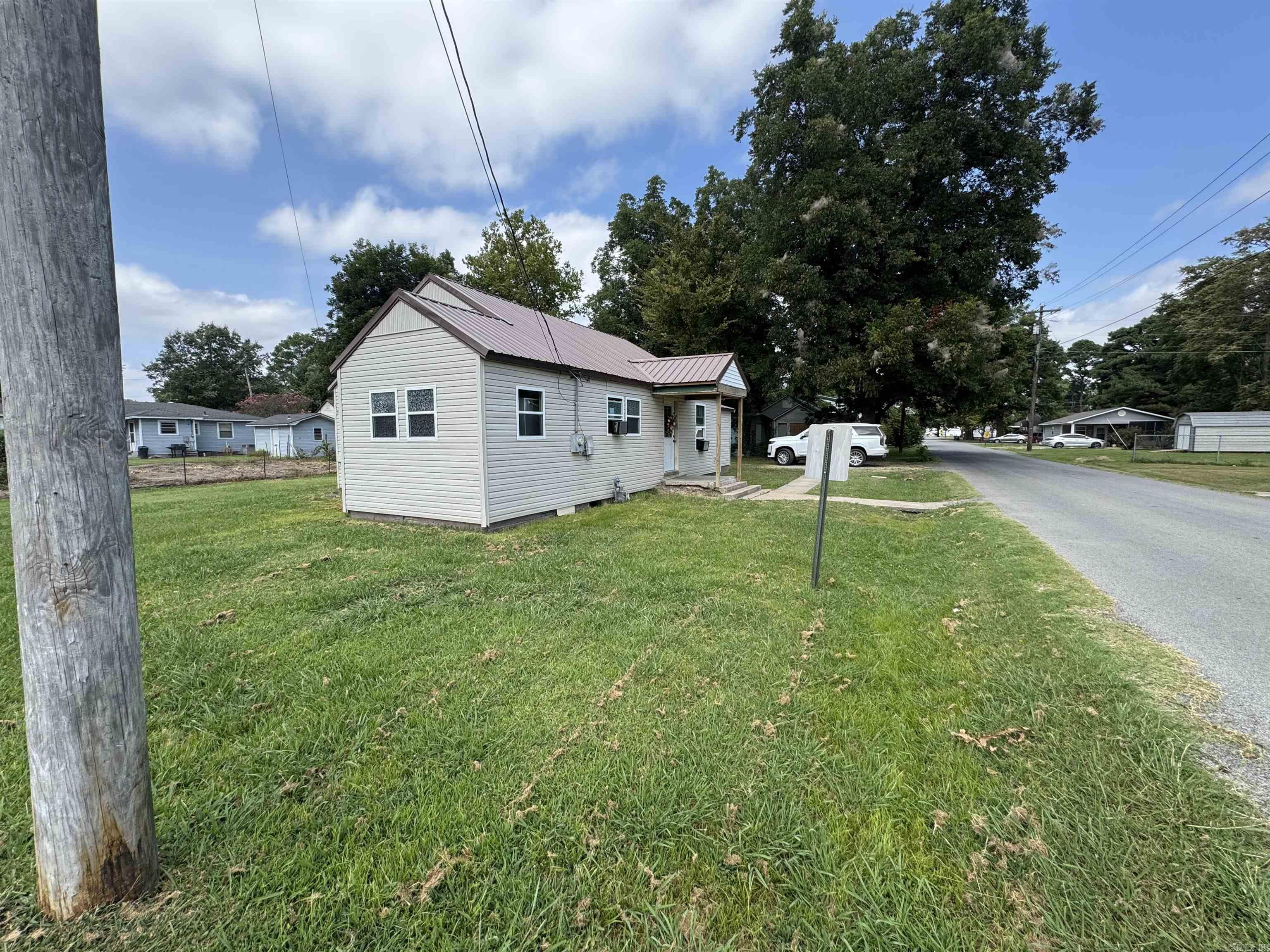 487 S Garfield Avenue Property Photo 3