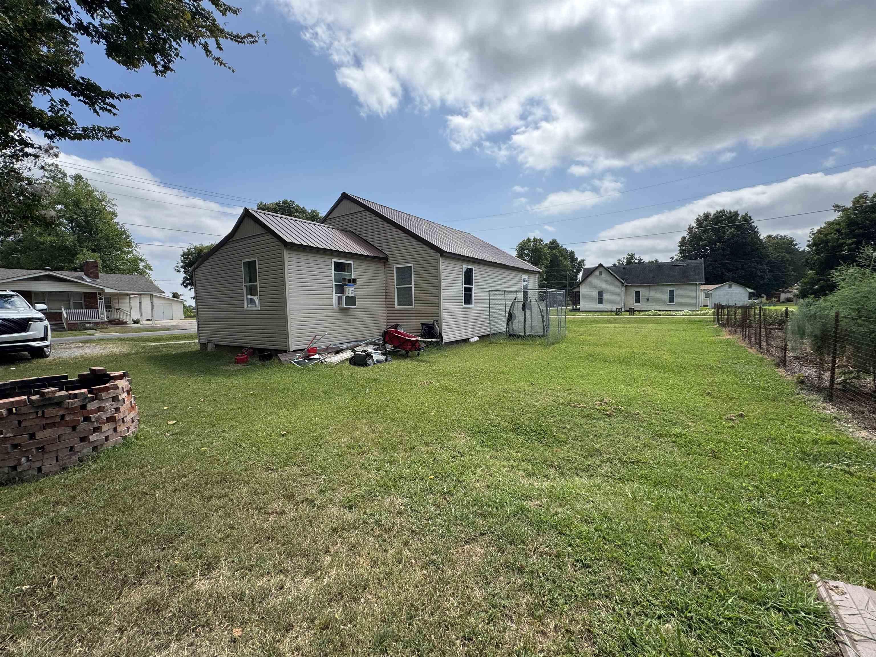 487 S Garfield Avenue Property Photo 7