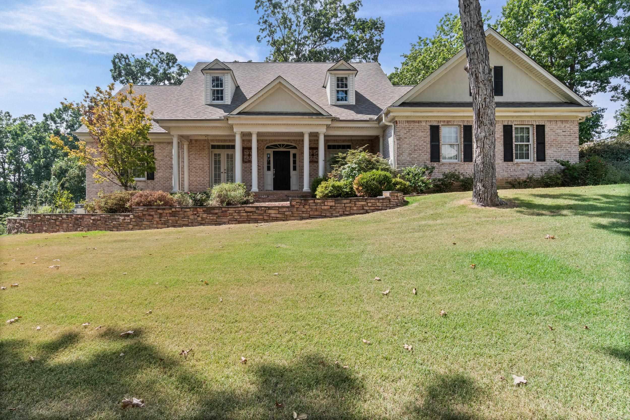1109 Oakwood Drive Property Photo 1