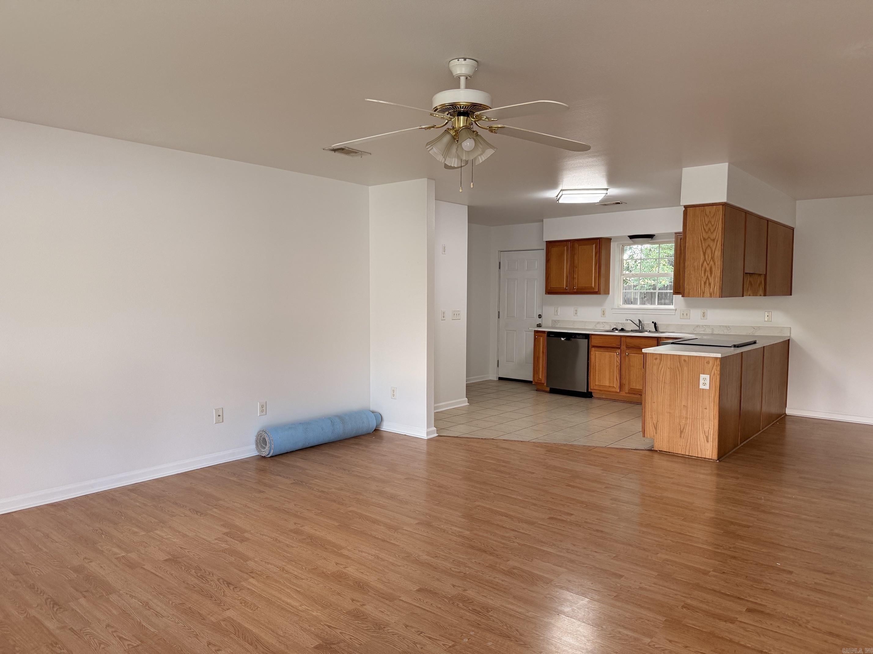 124 Summer Court Property Photo 4
