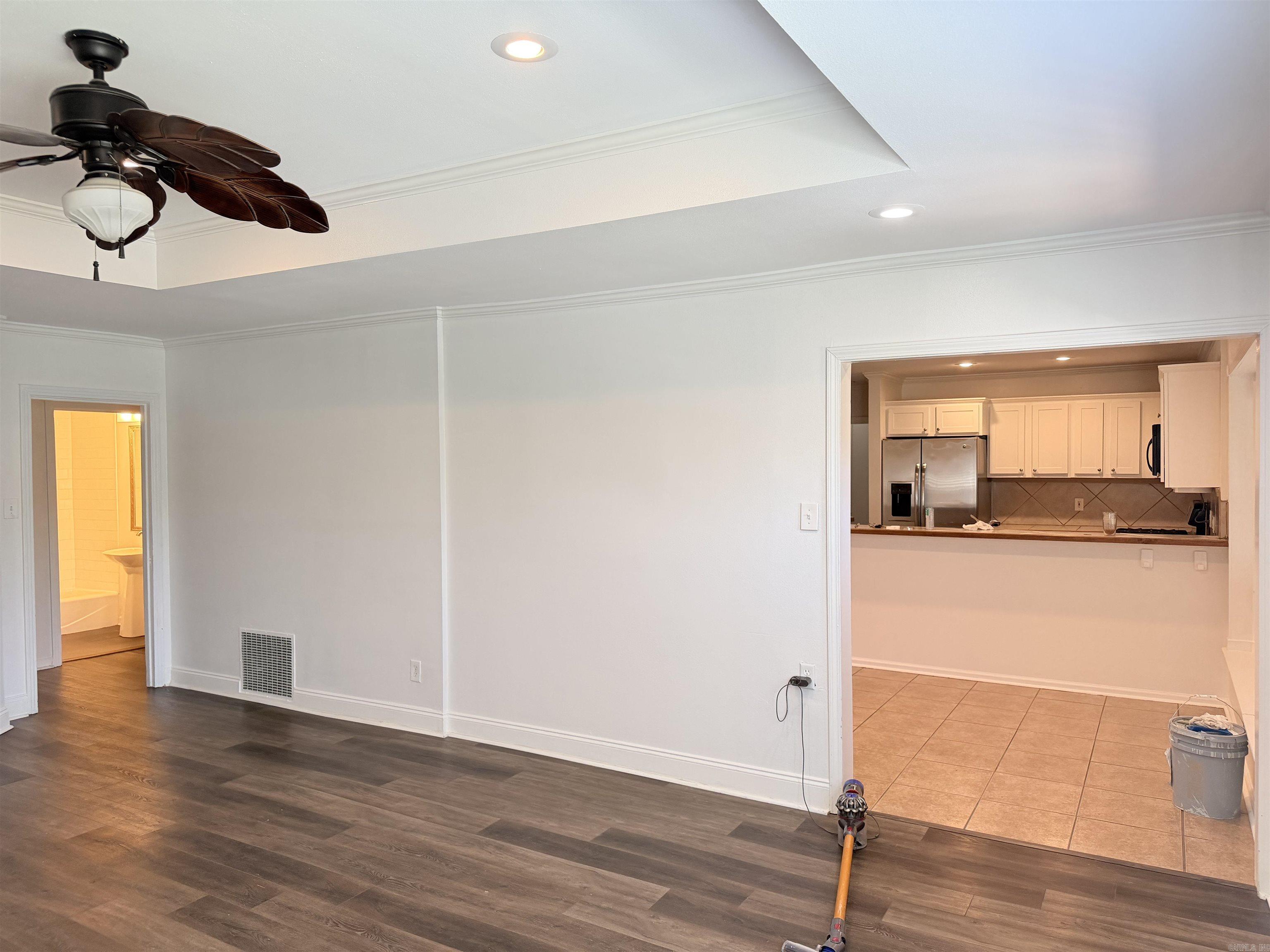 8416 Leatrice Drive Property Photo 3