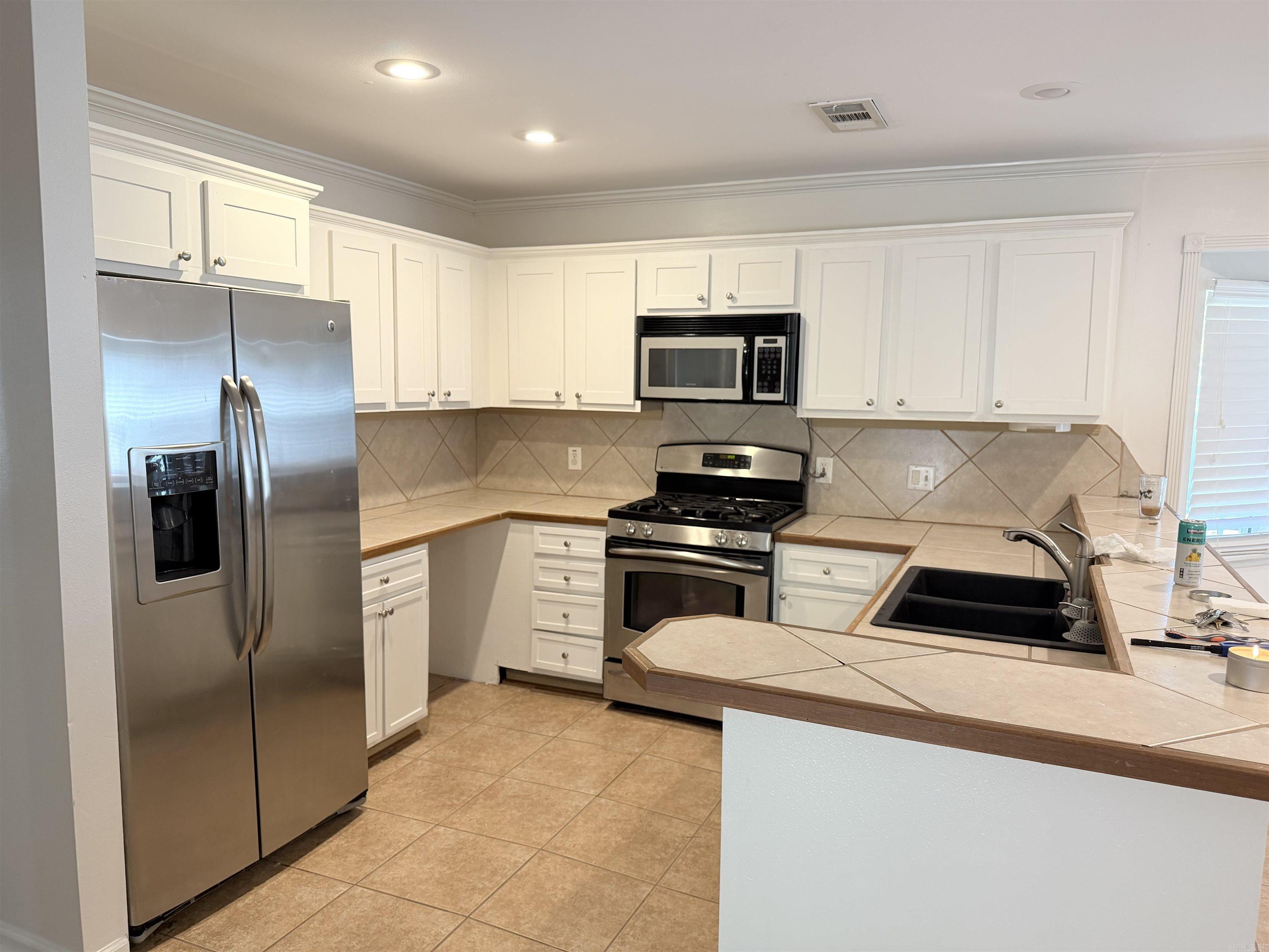 8416 Leatrice Drive Property Photo 8