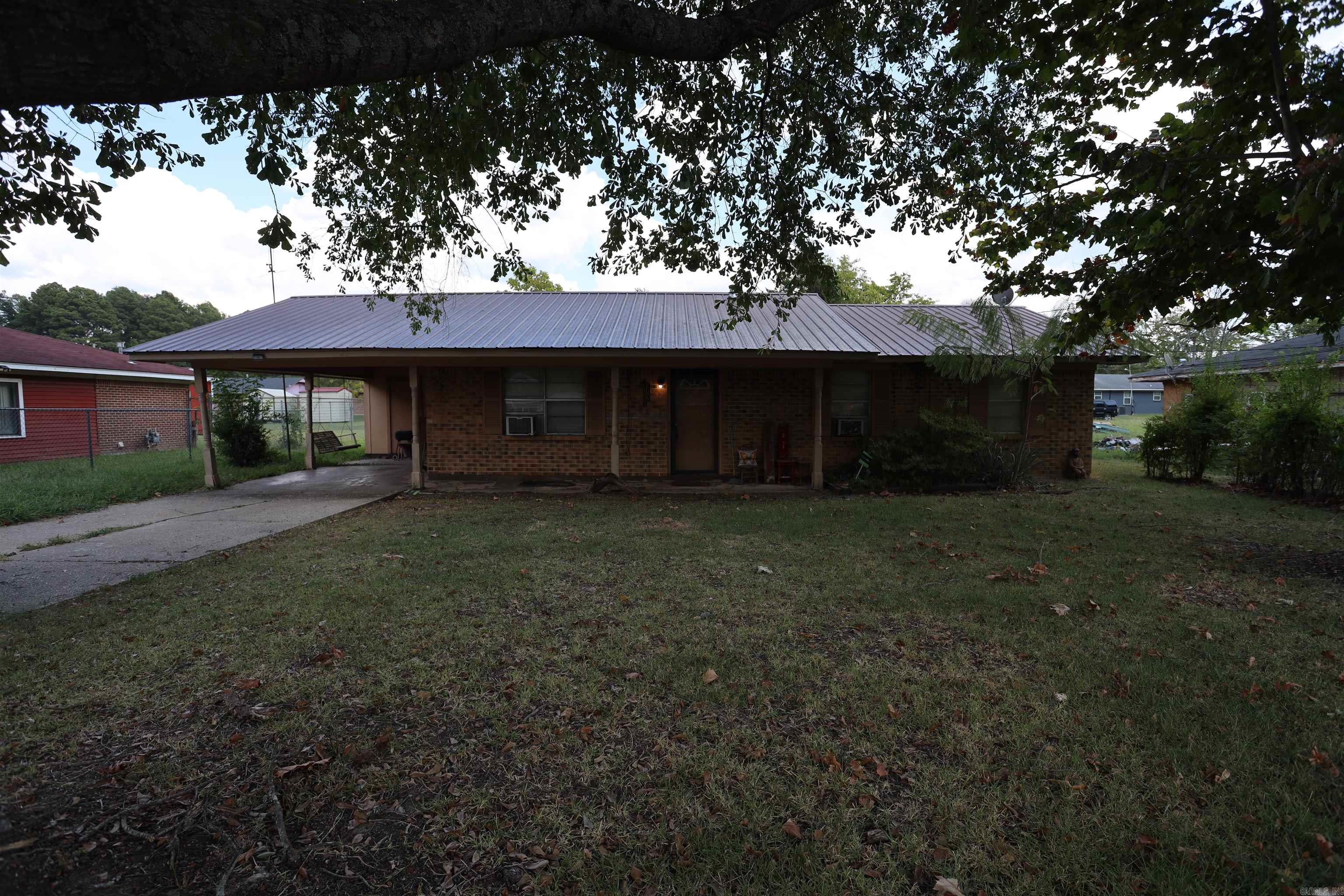 7 Linda Lane Property Photo 1