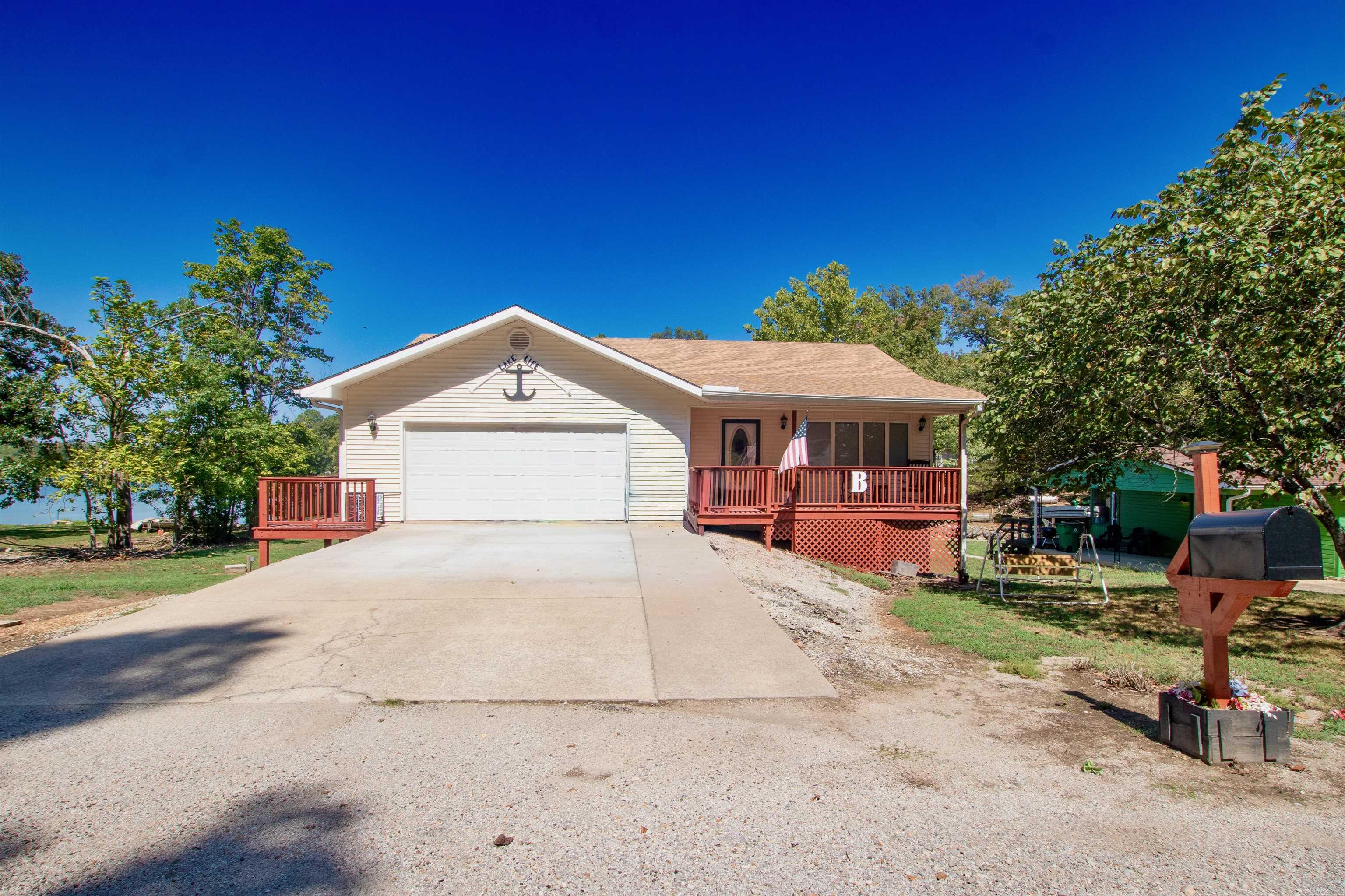 152 E Lakeshore Dr Property Photo 1