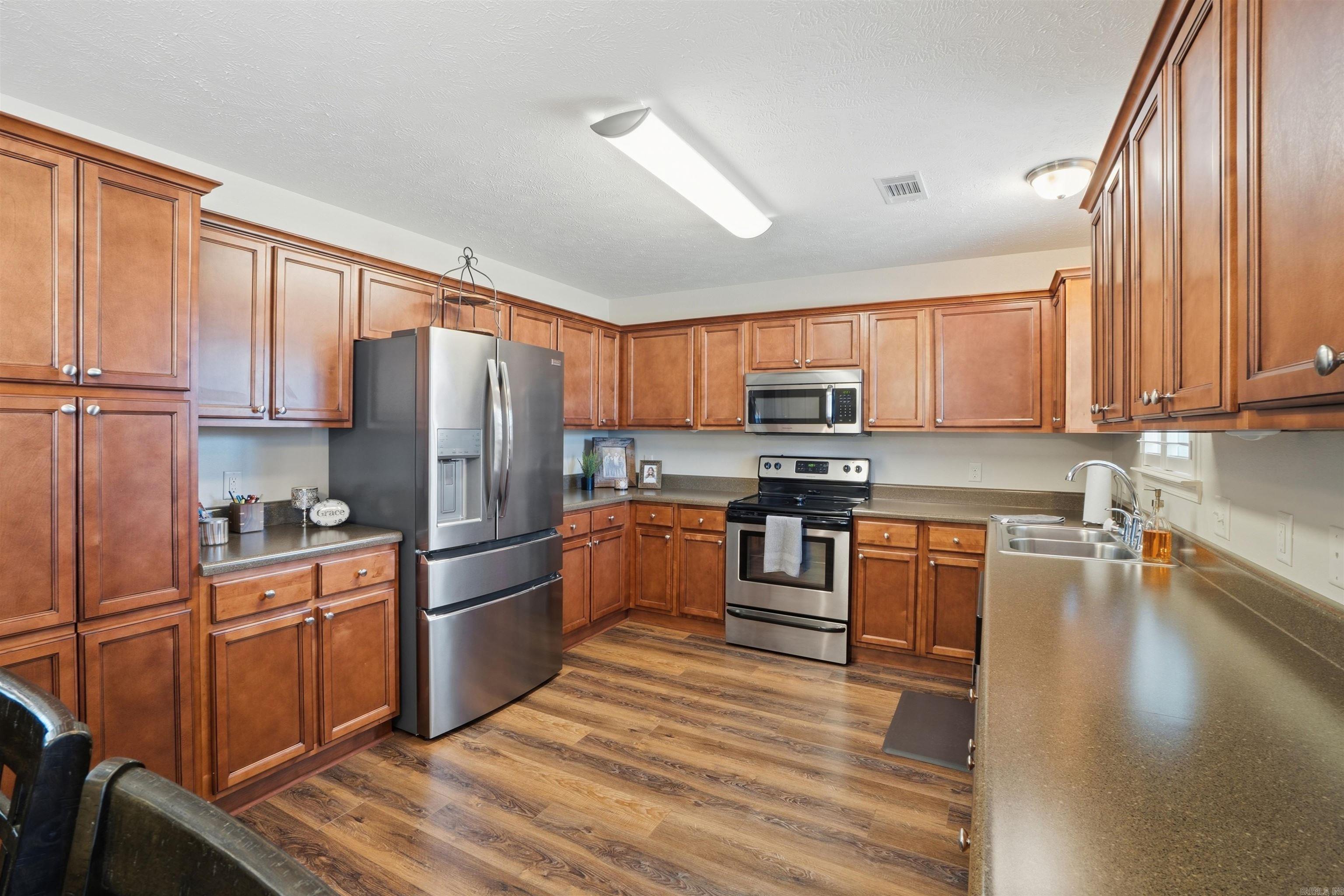 1490 Norbert Circle Property Photo 10