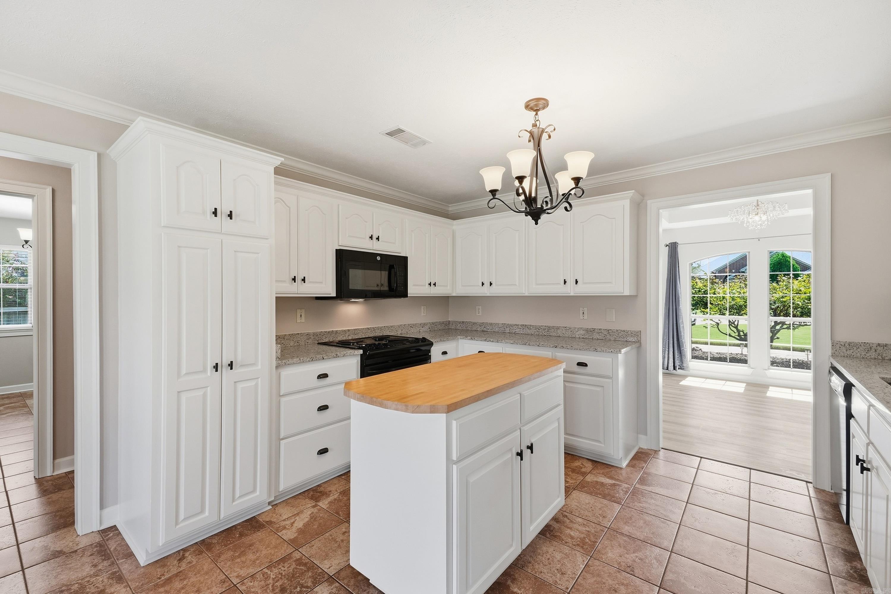 7 Ross Drive Property Photo 3