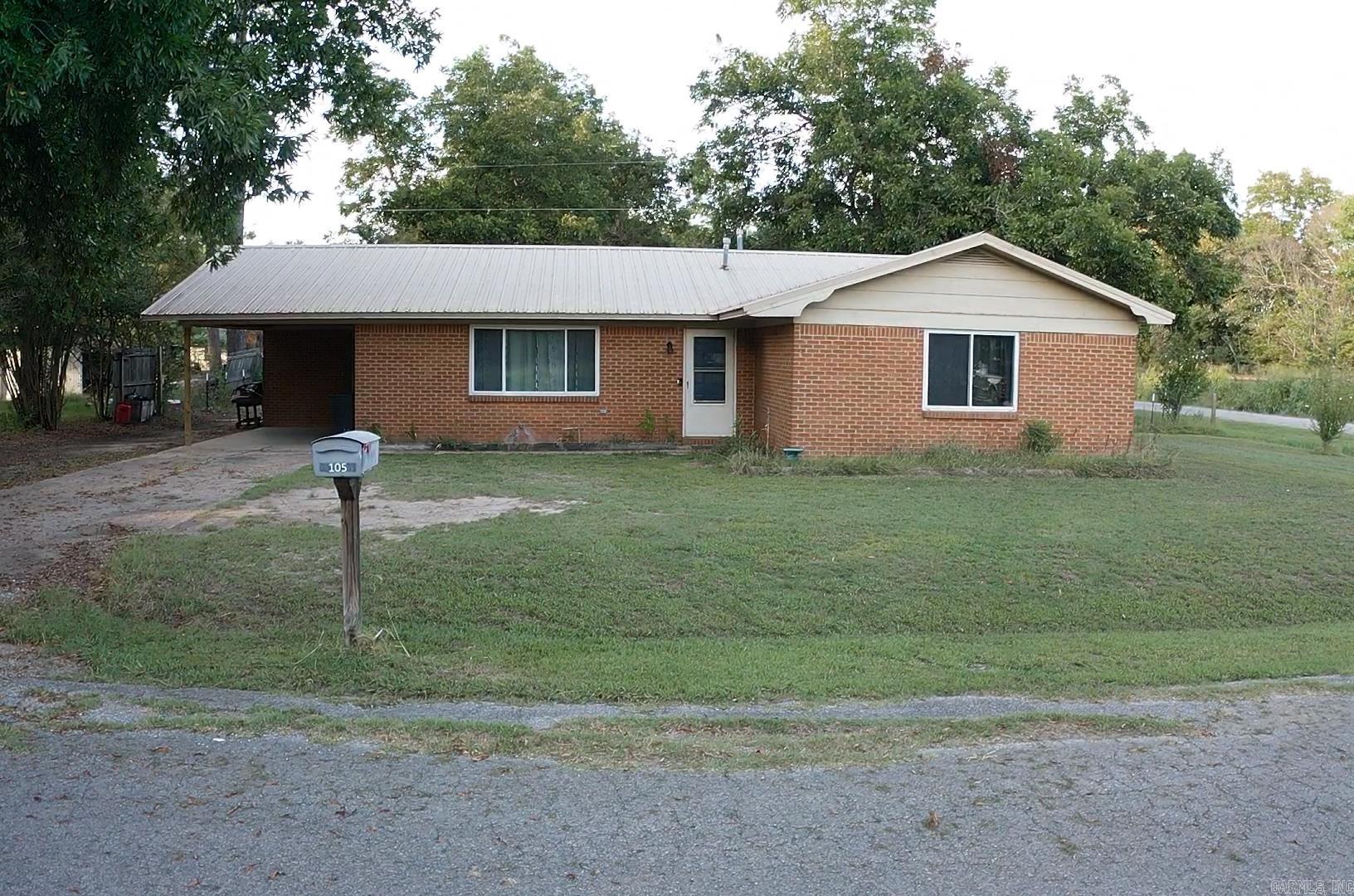 105 E Moore St Property Photo 1