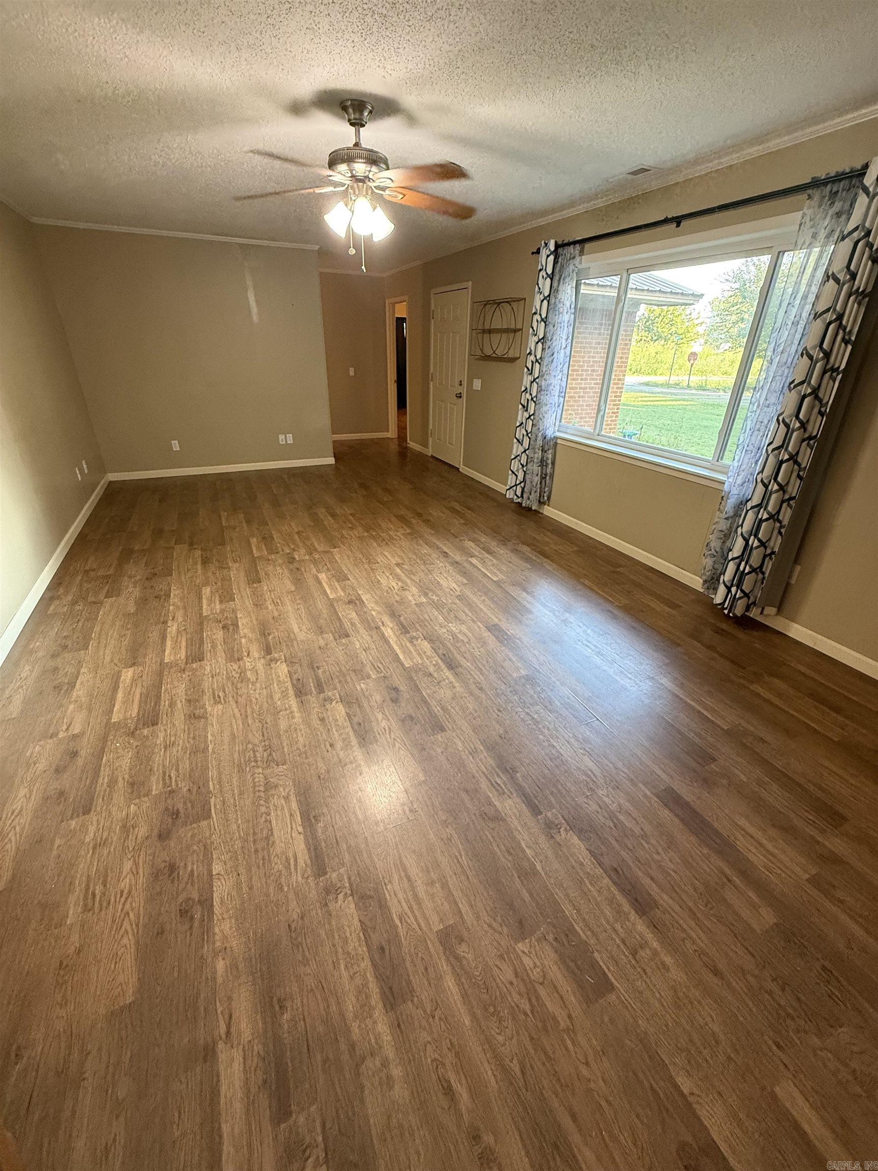 105 E Moore St Property Photo 3