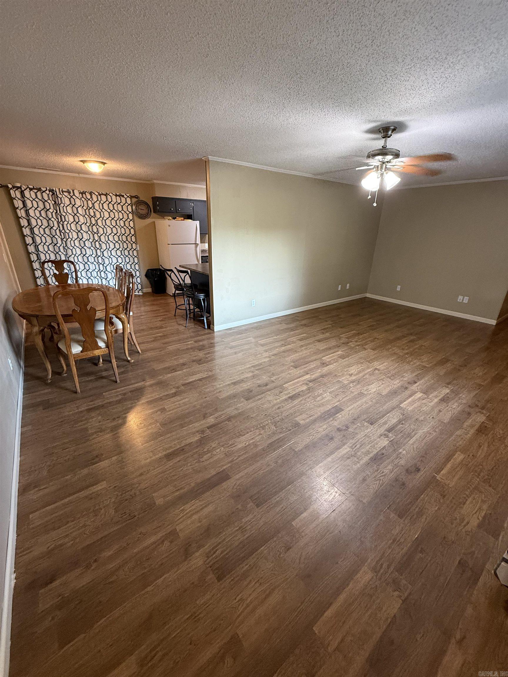 105 E Moore St Property Photo 4