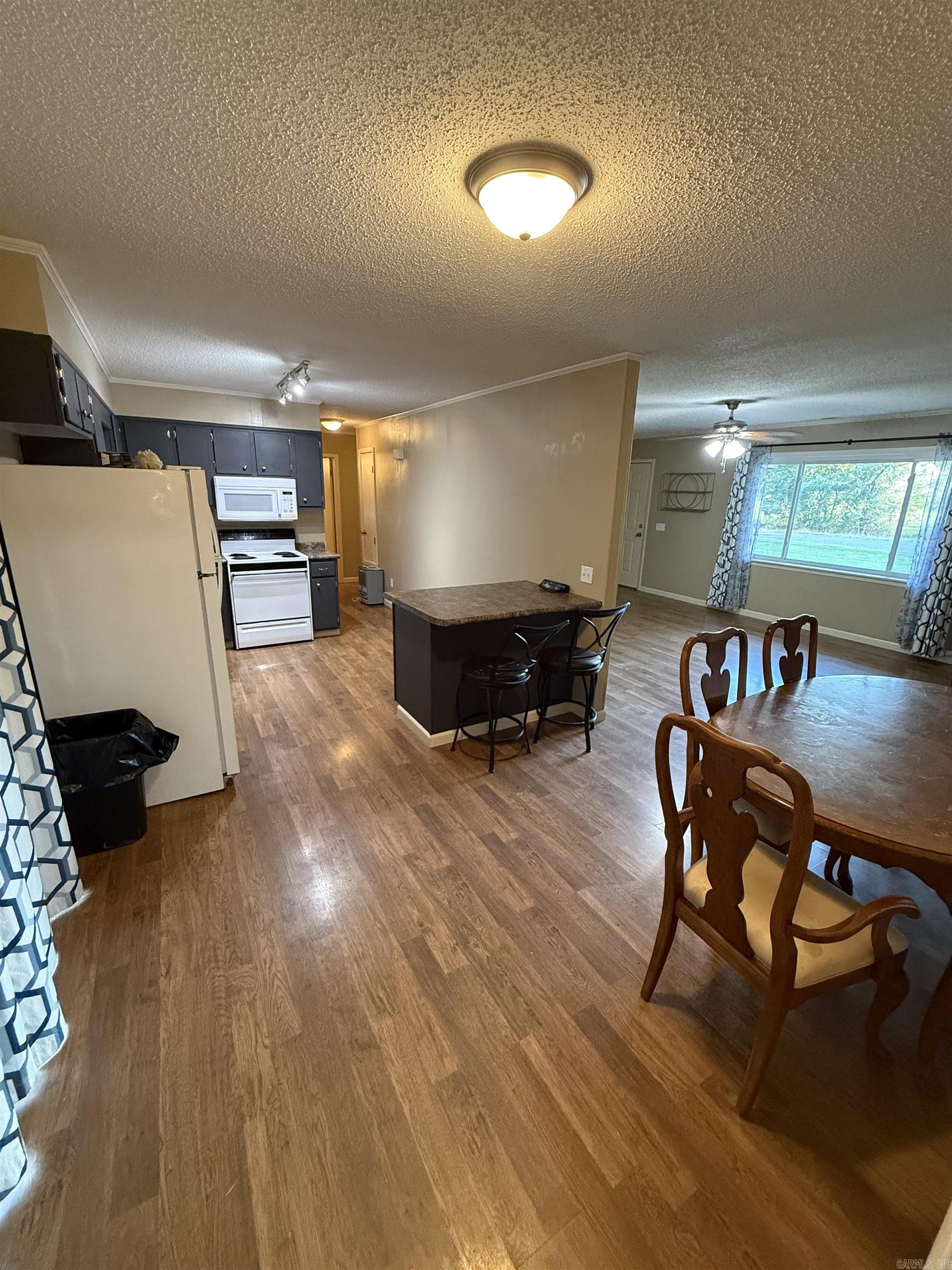 105 E Moore St Property Photo 5