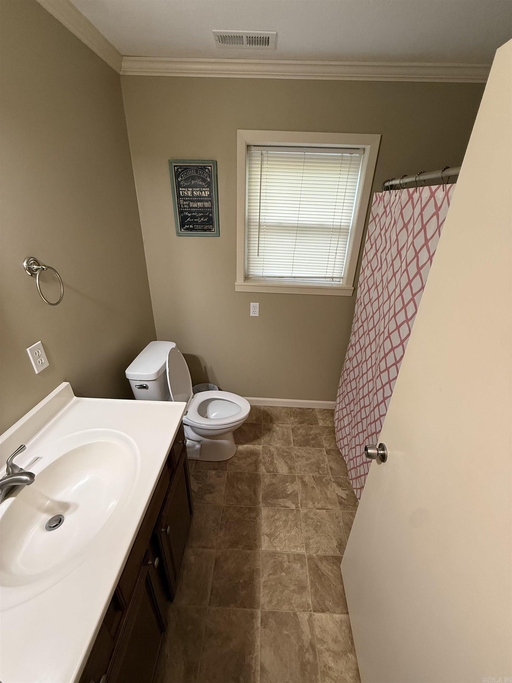 105 E Moore St Property Photo 13