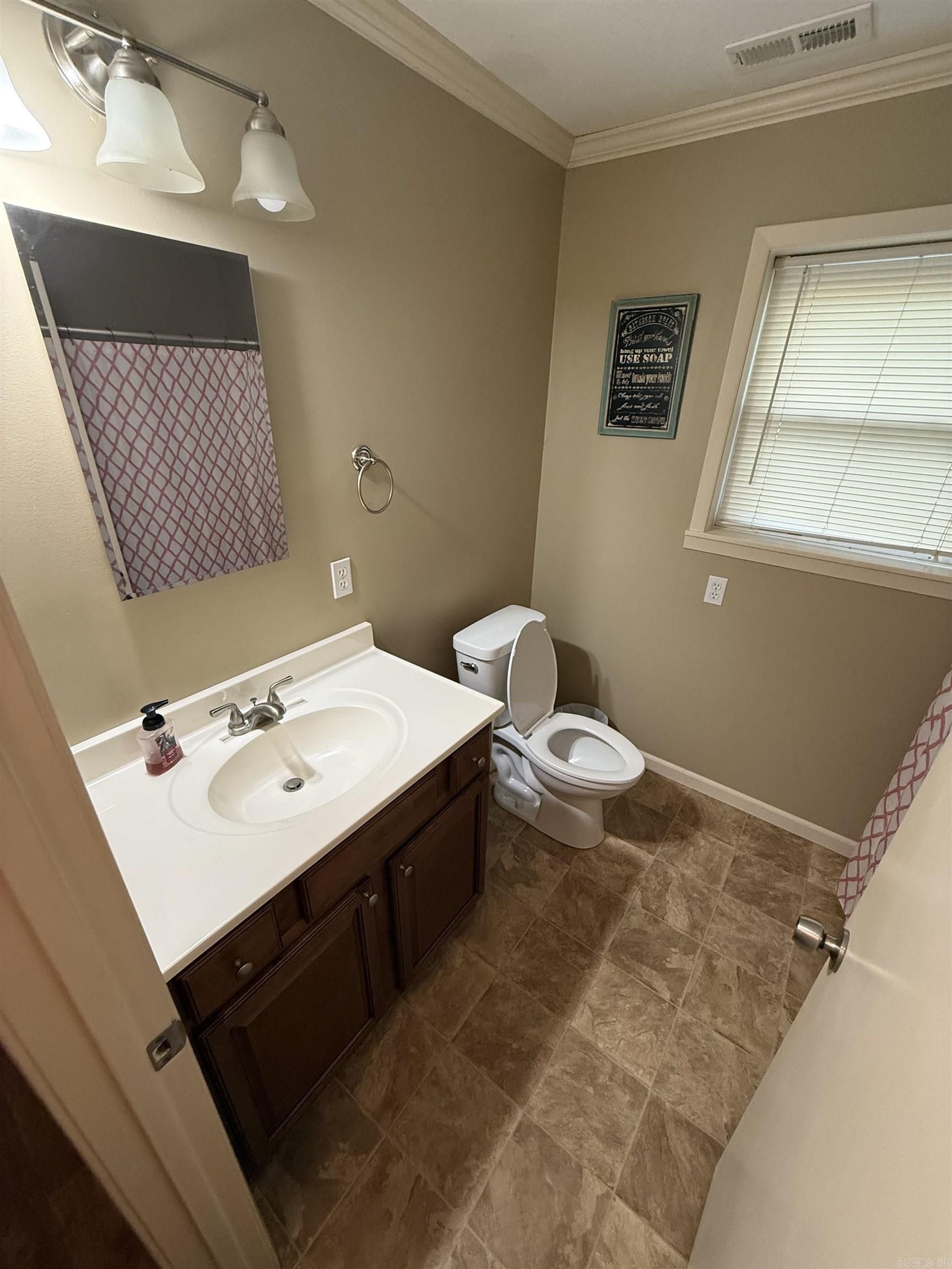 105 E Moore St Property Photo 14