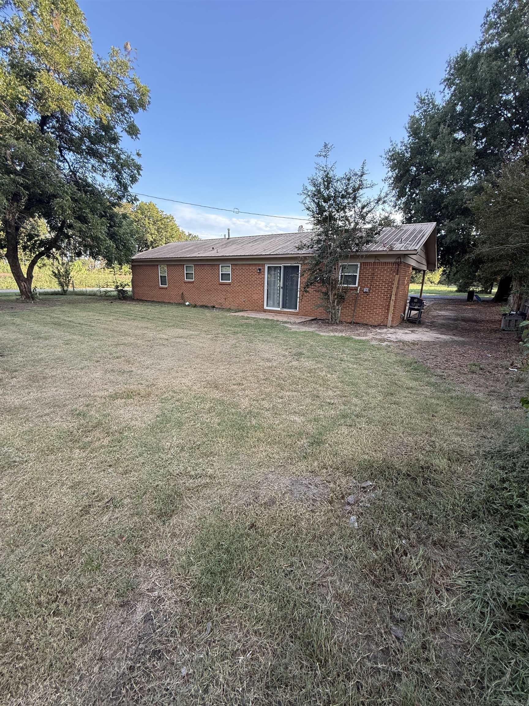105 E Moore St Property Photo 16