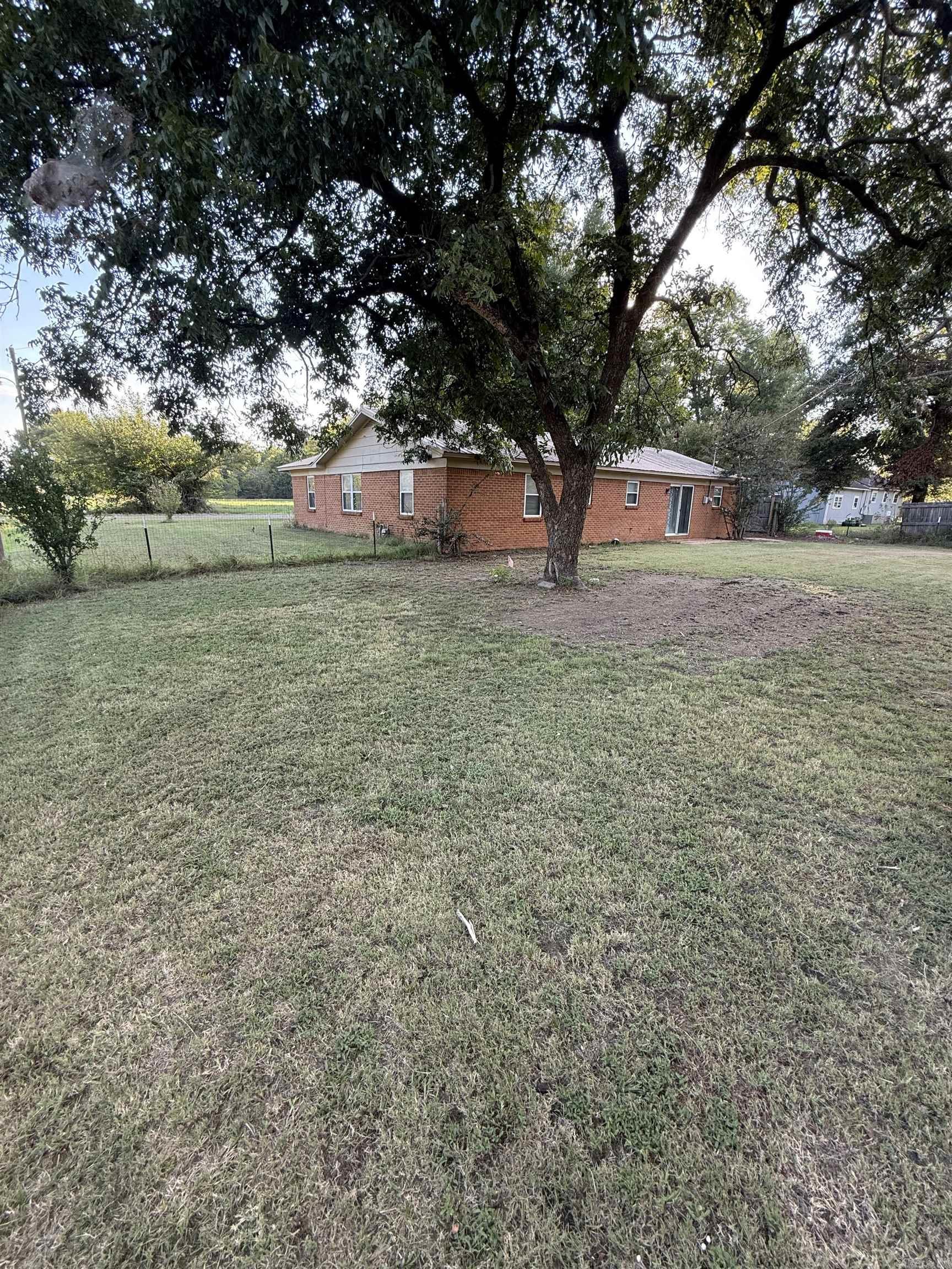 105 E Moore St Property Photo 17