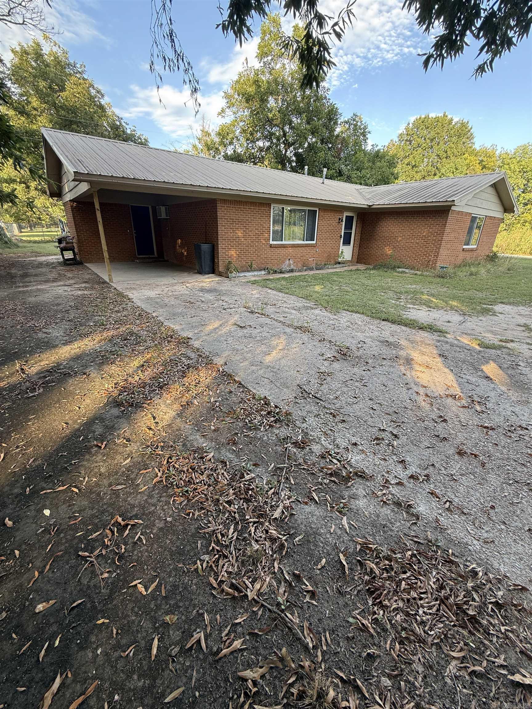 105 E Moore St Property Photo 18