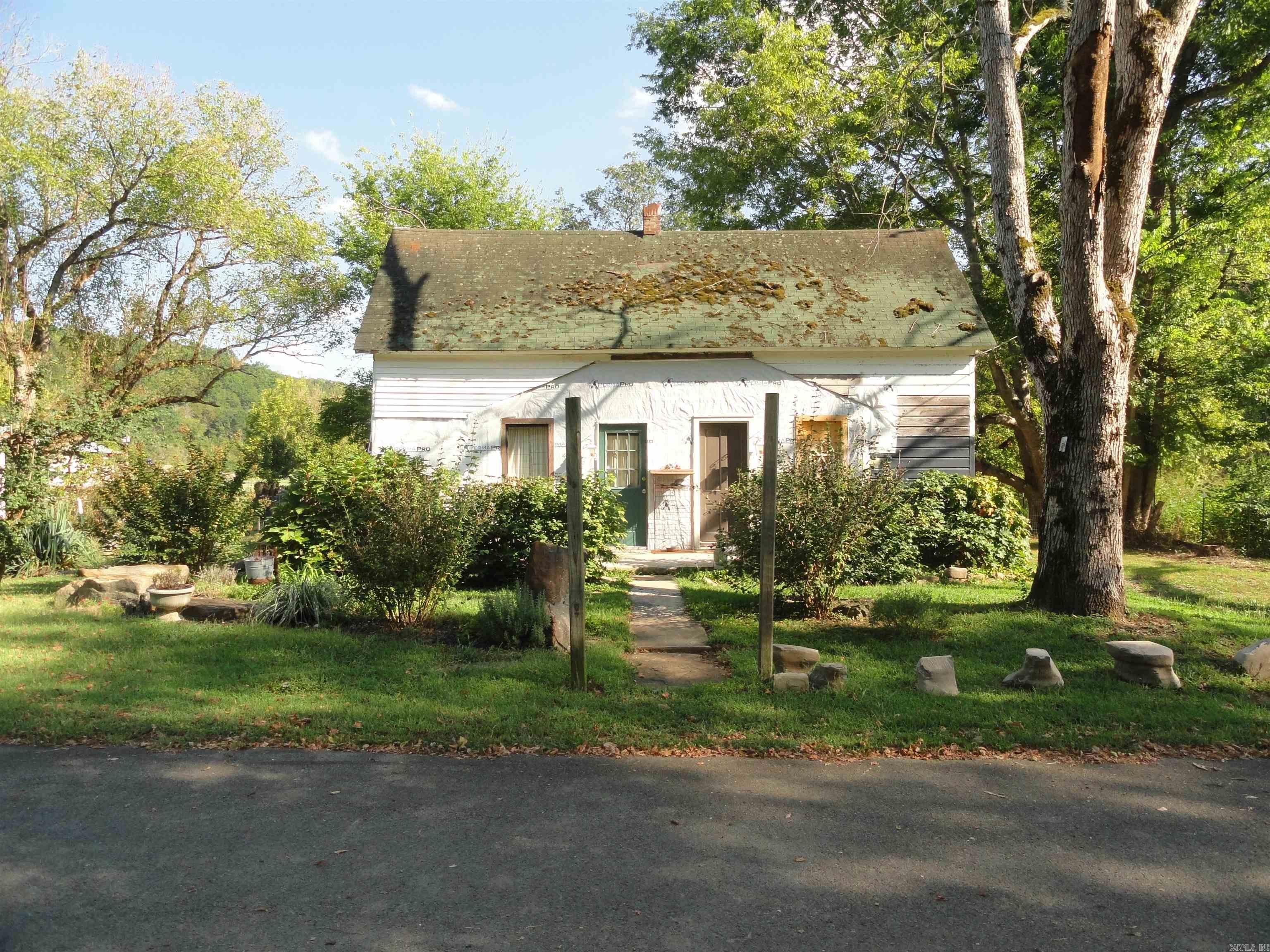 104 Limestone Street Property Photo 1
