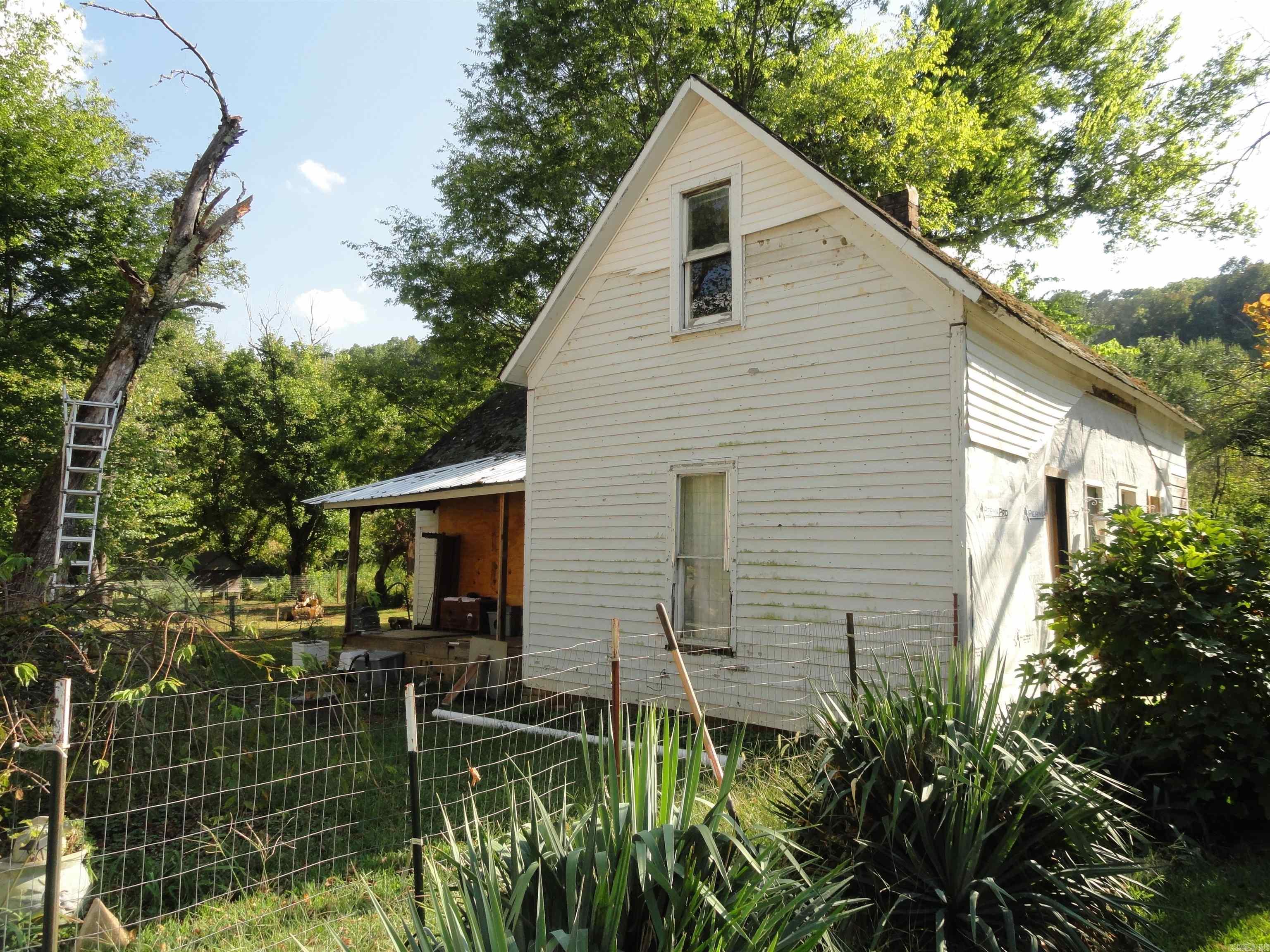 104 Limestone Street Property Photo 2