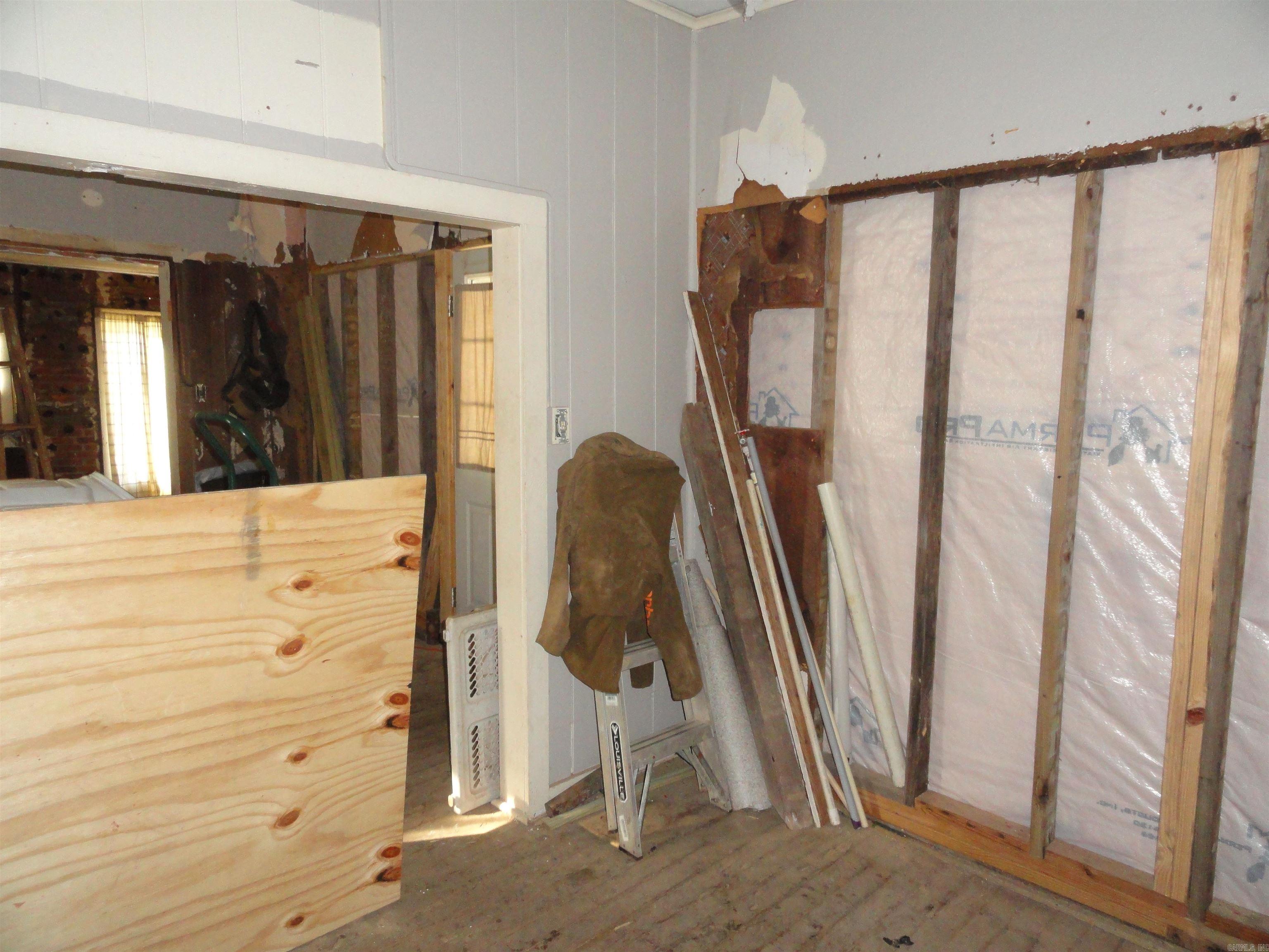 104 Limestone Street Property Photo 38