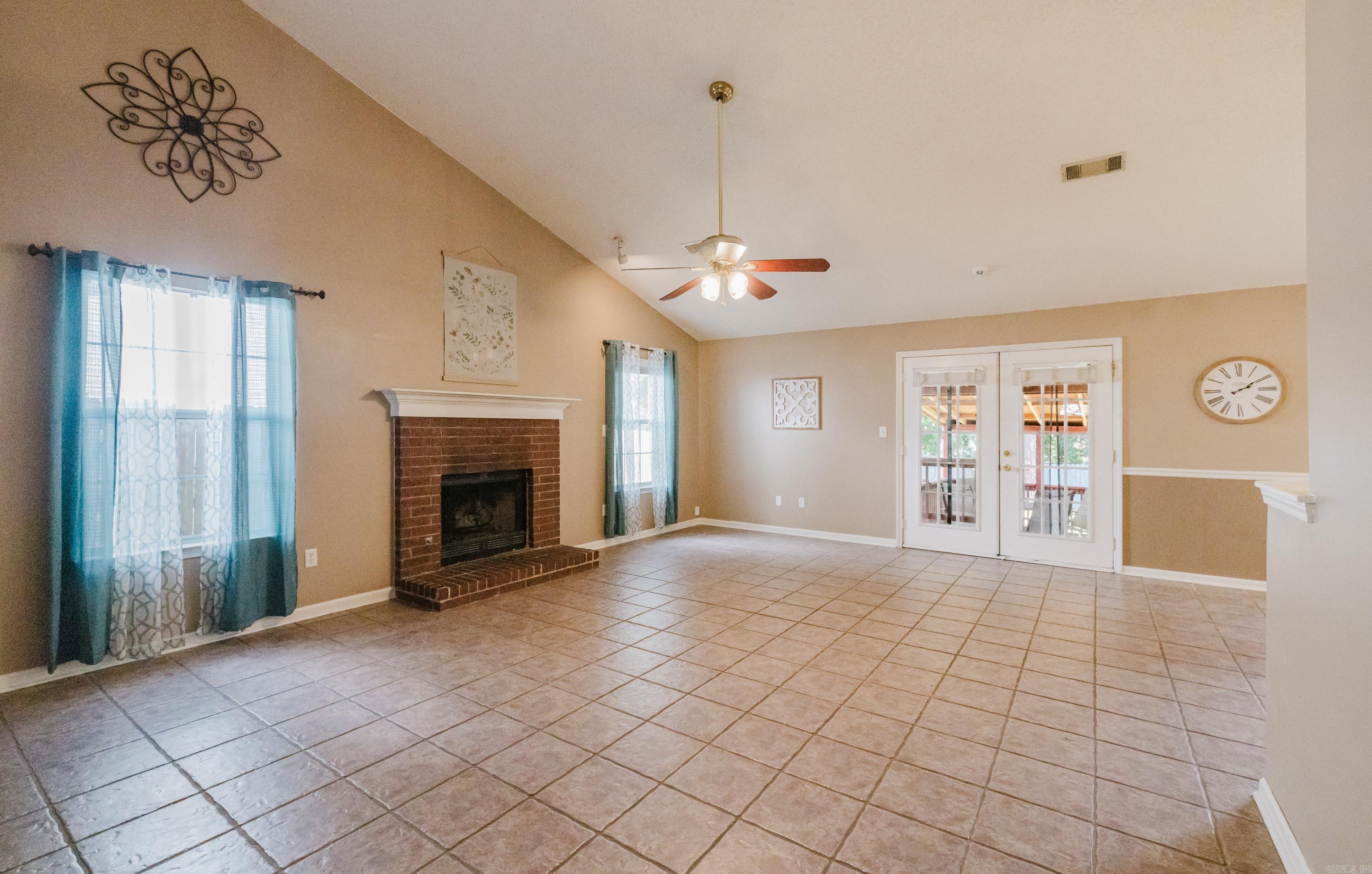 902 Weatherford Property Photo 5