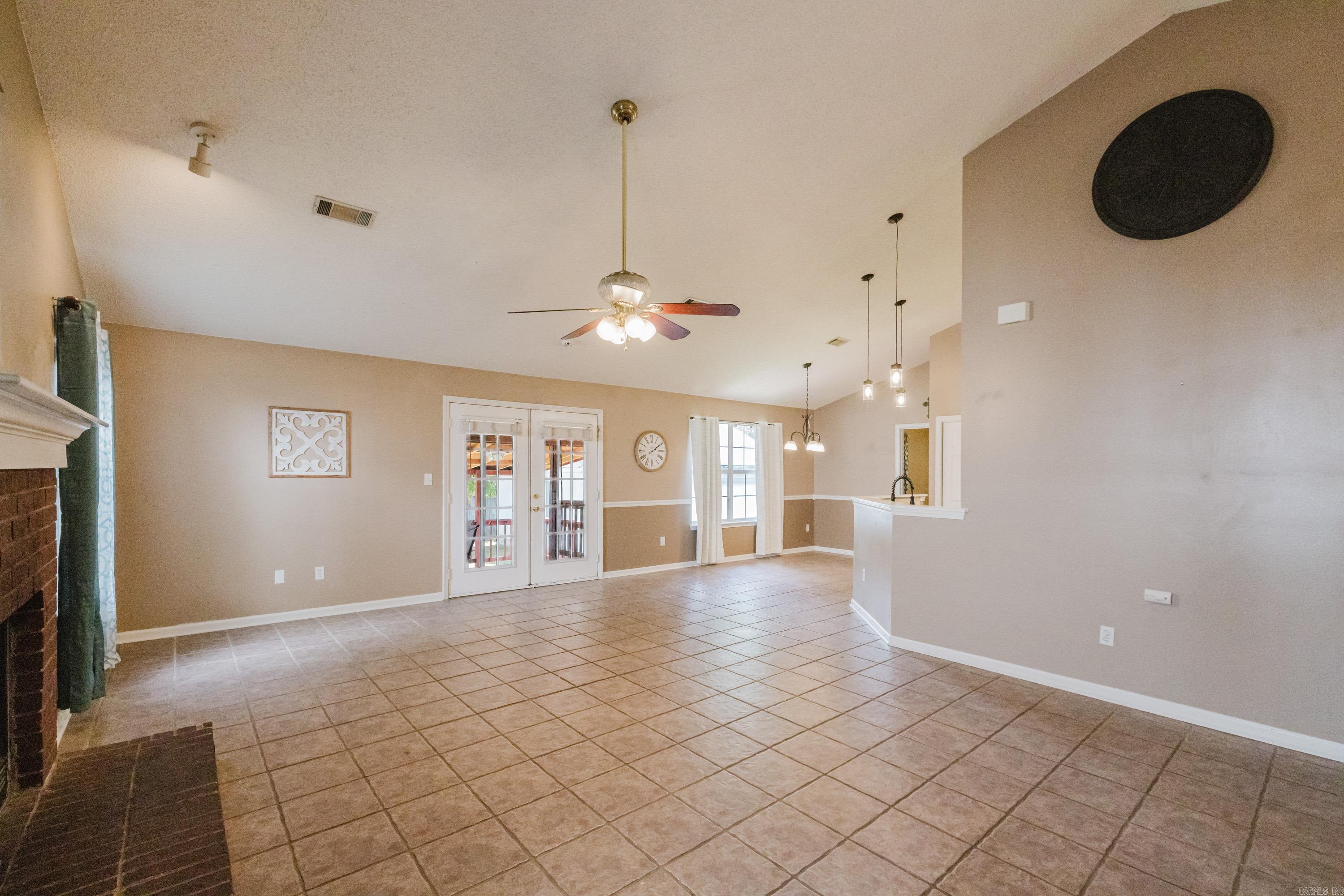 902 Weatherford Property Photo 6