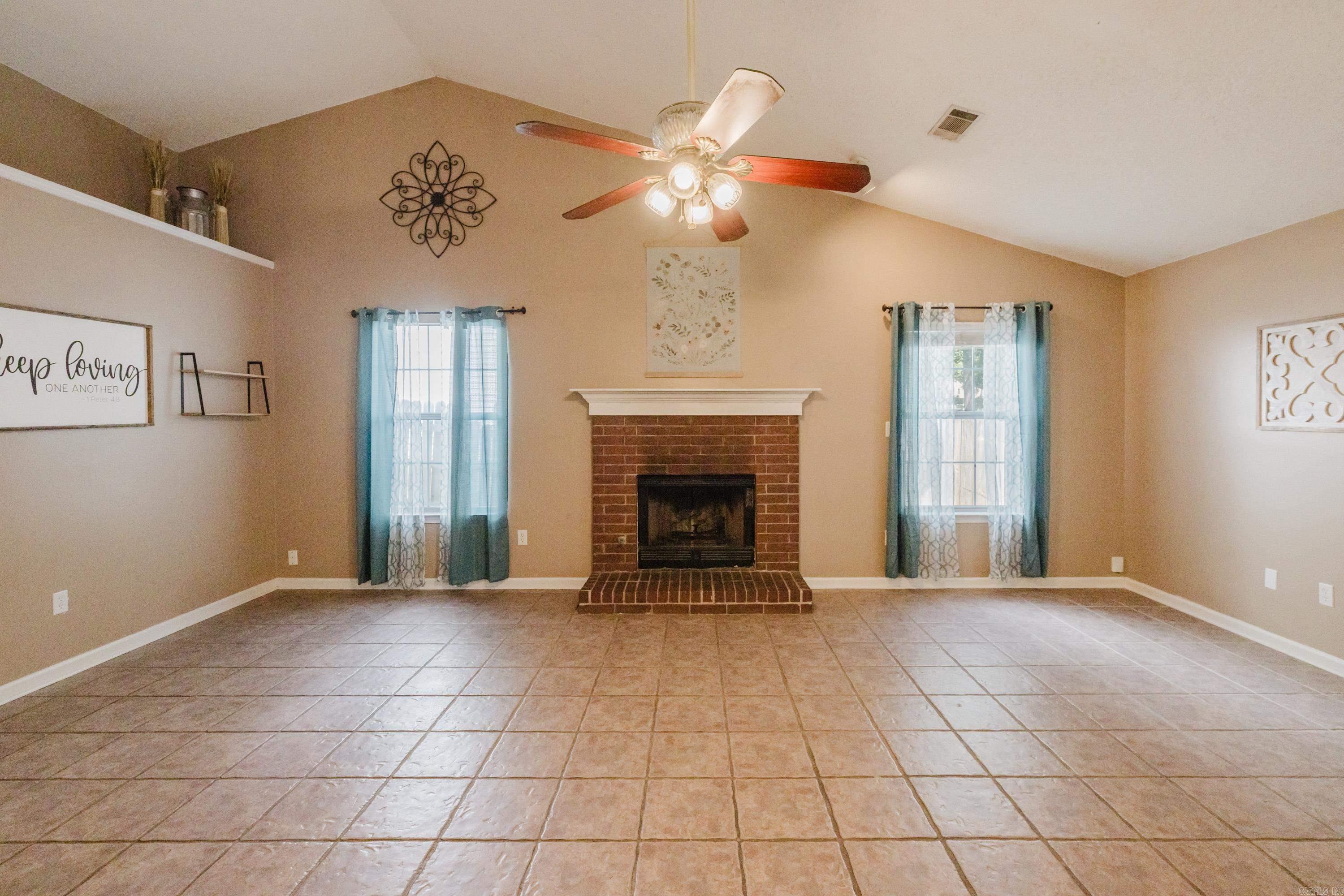 902 Weatherford Property Photo 7