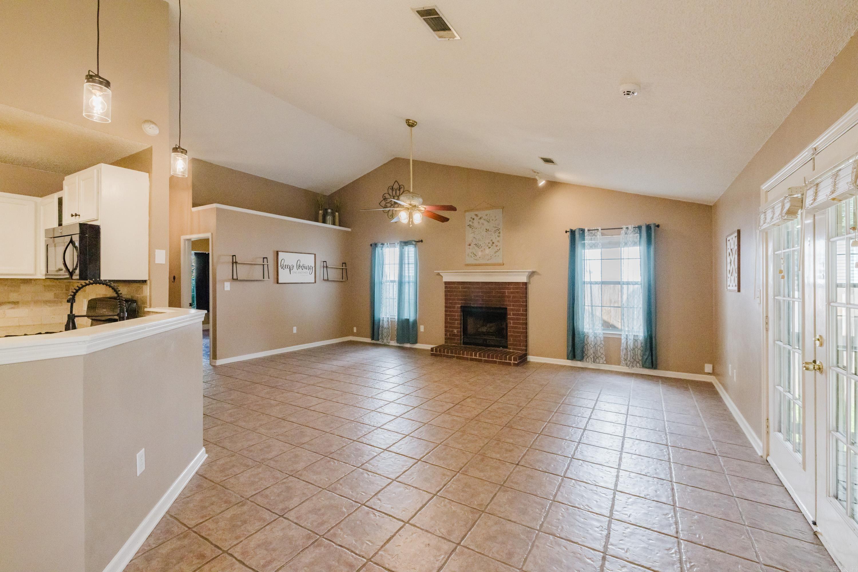 902 Weatherford Property Photo 8