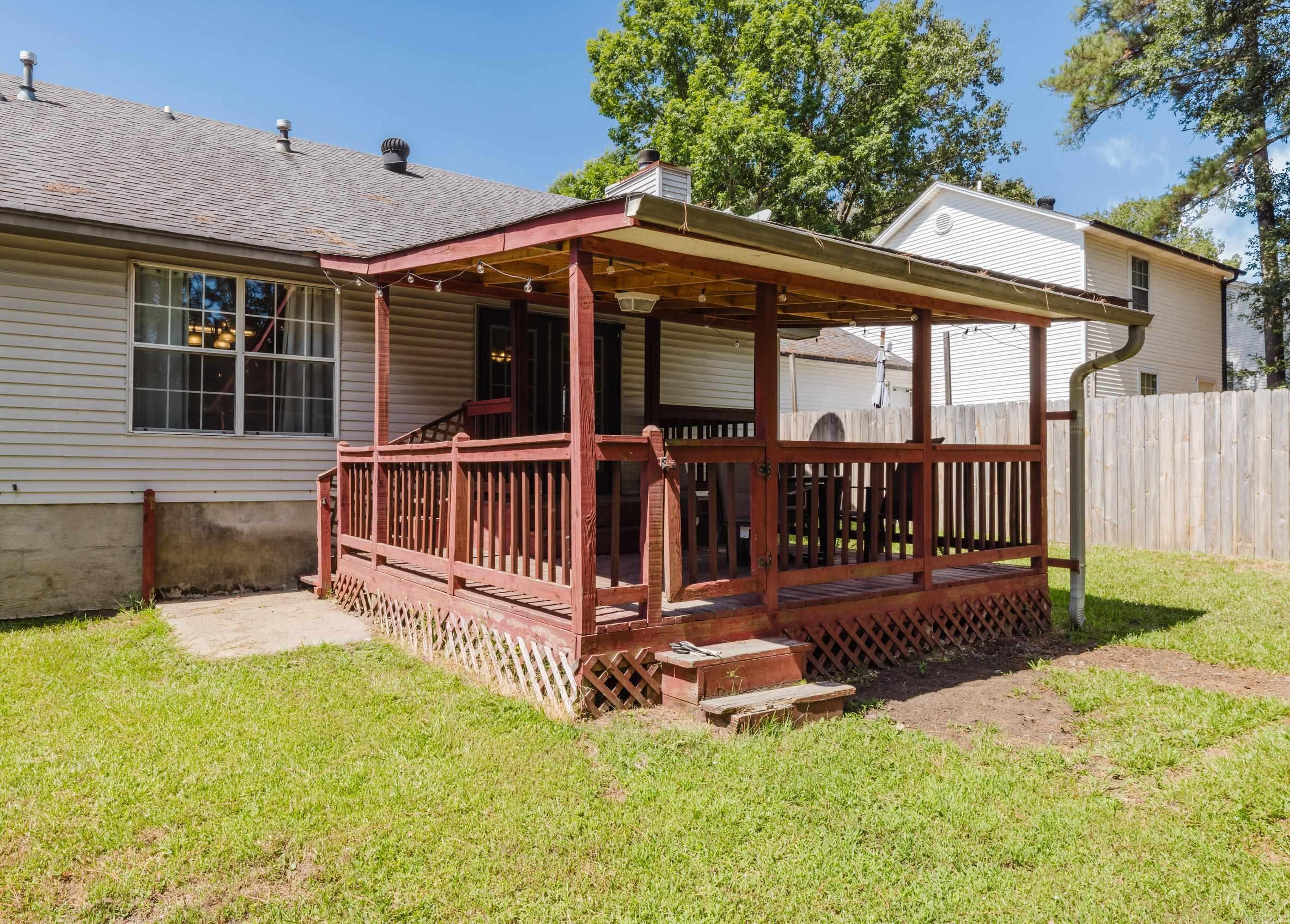 902 Weatherford Property Photo 30