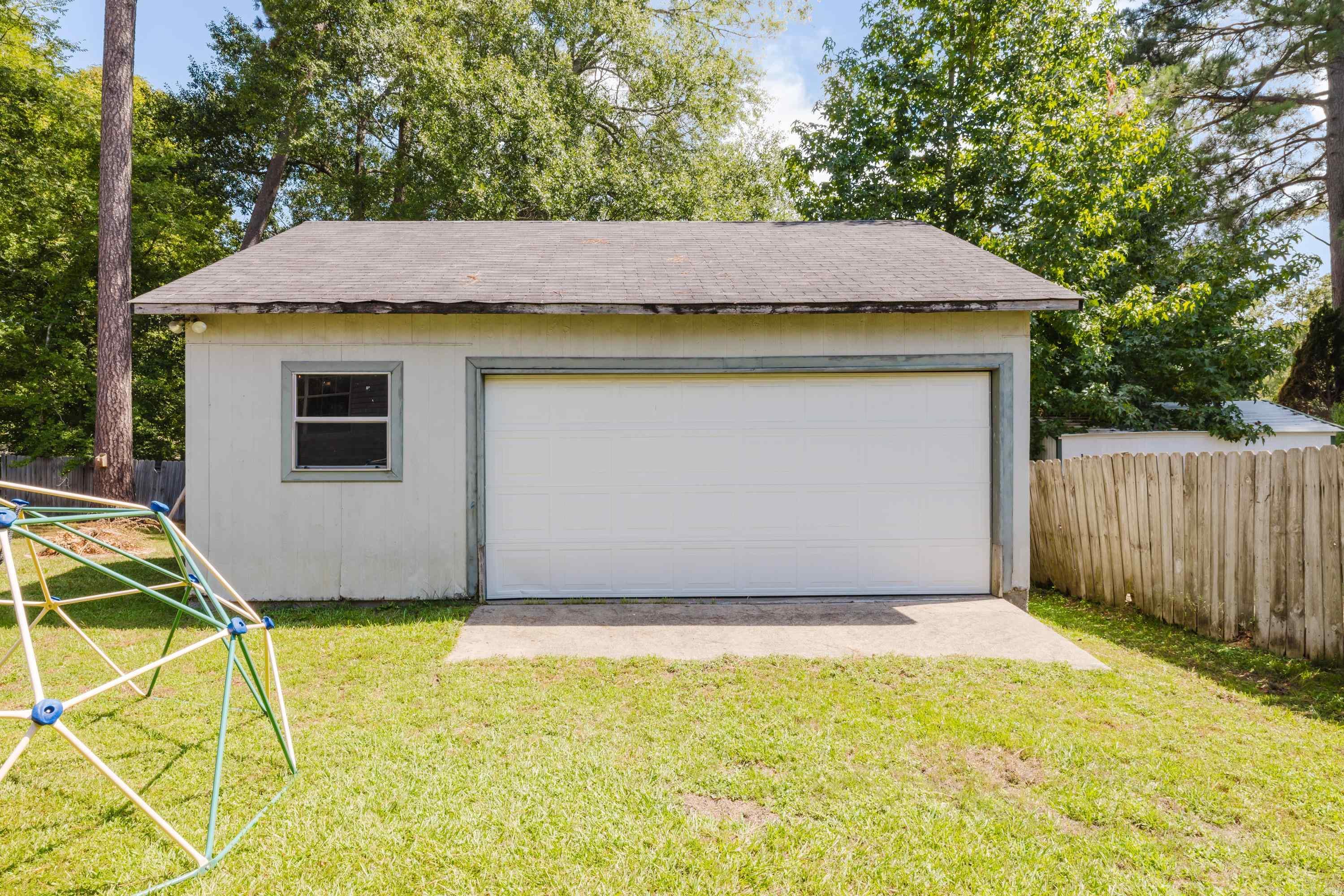 902 Weatherford Property Photo 35